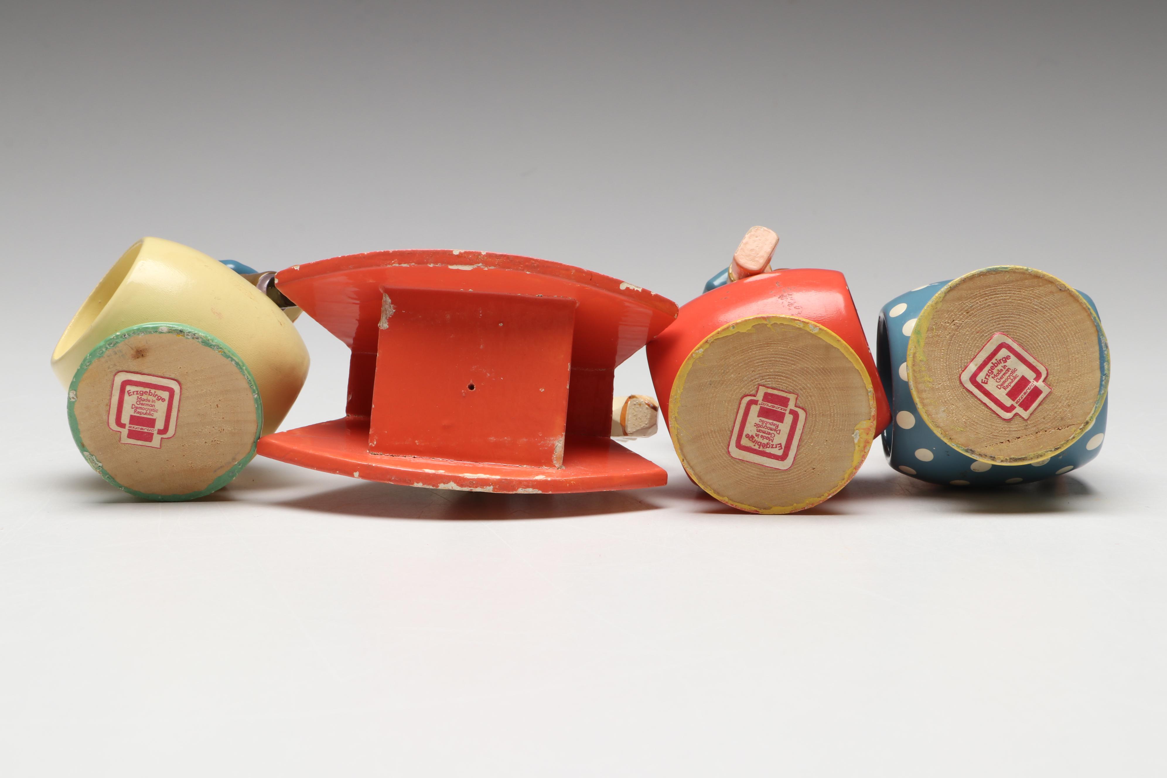 Vietri Italian Majolica Bird Tureen with Erzgebirge Napkin Rings and Other Décor