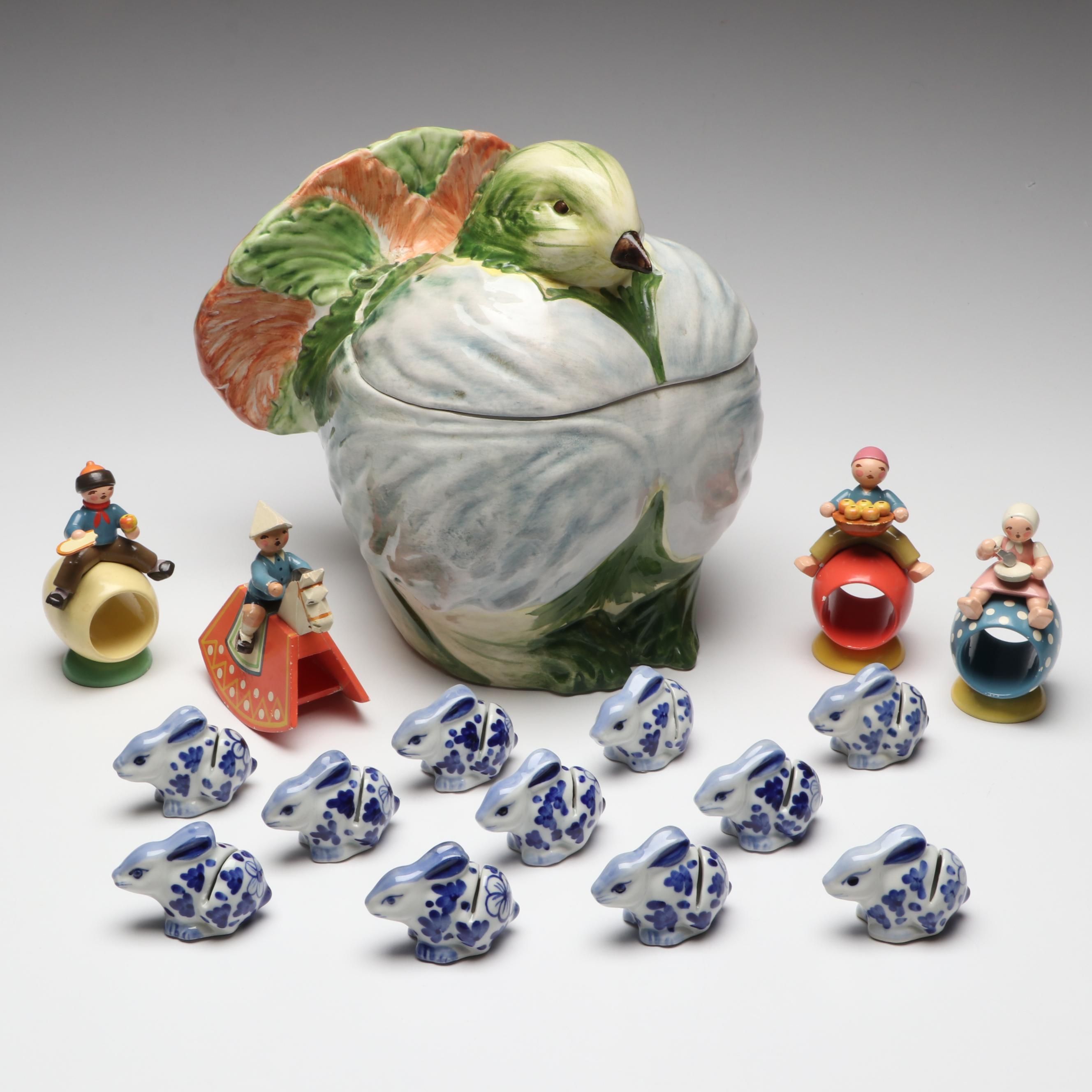 Vietri Italian Majolica Bird Tureen with Erzgebirge Napkin Rings and Other Décor