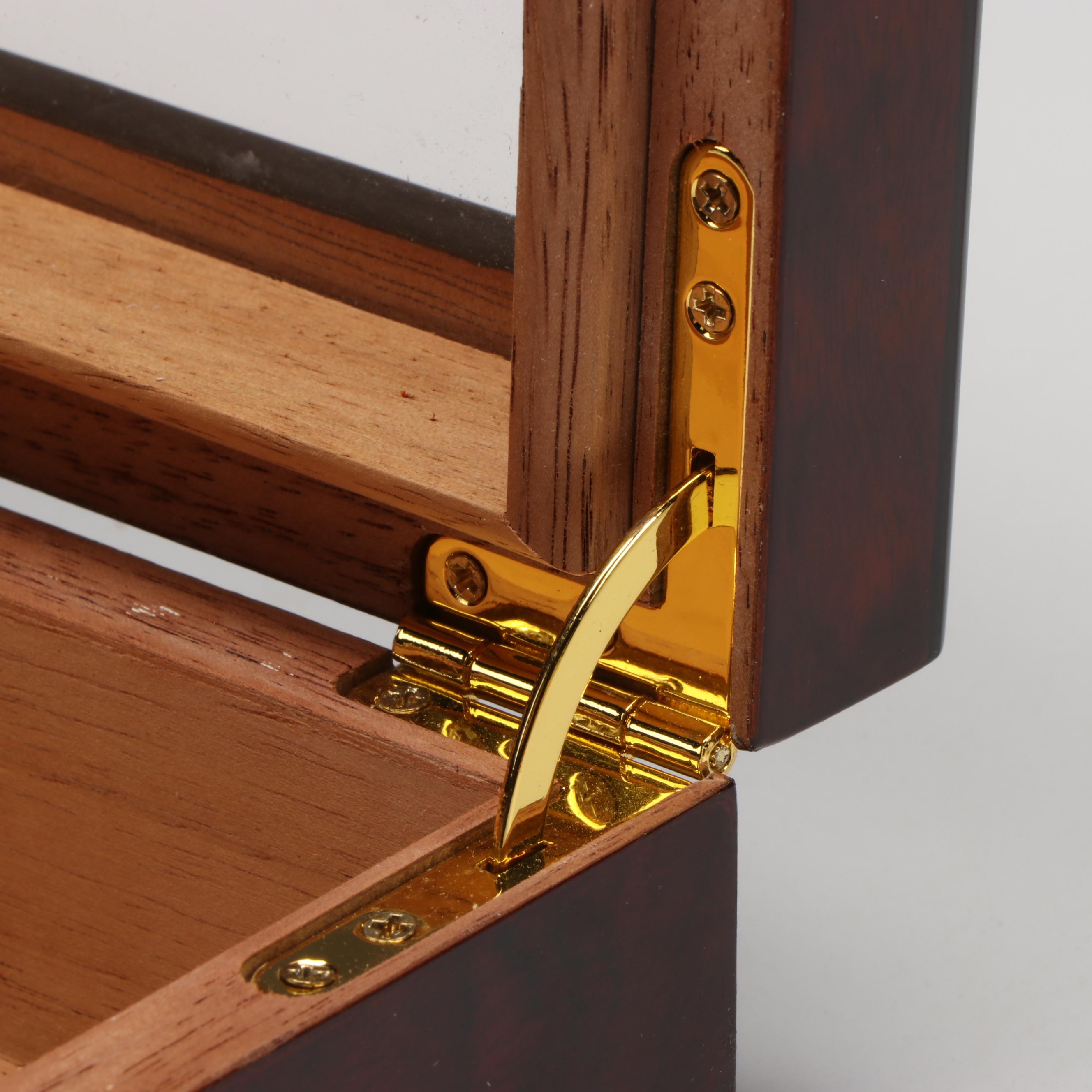 Woodronic Mahogany Finish Wood Buckler Cigar Humidor