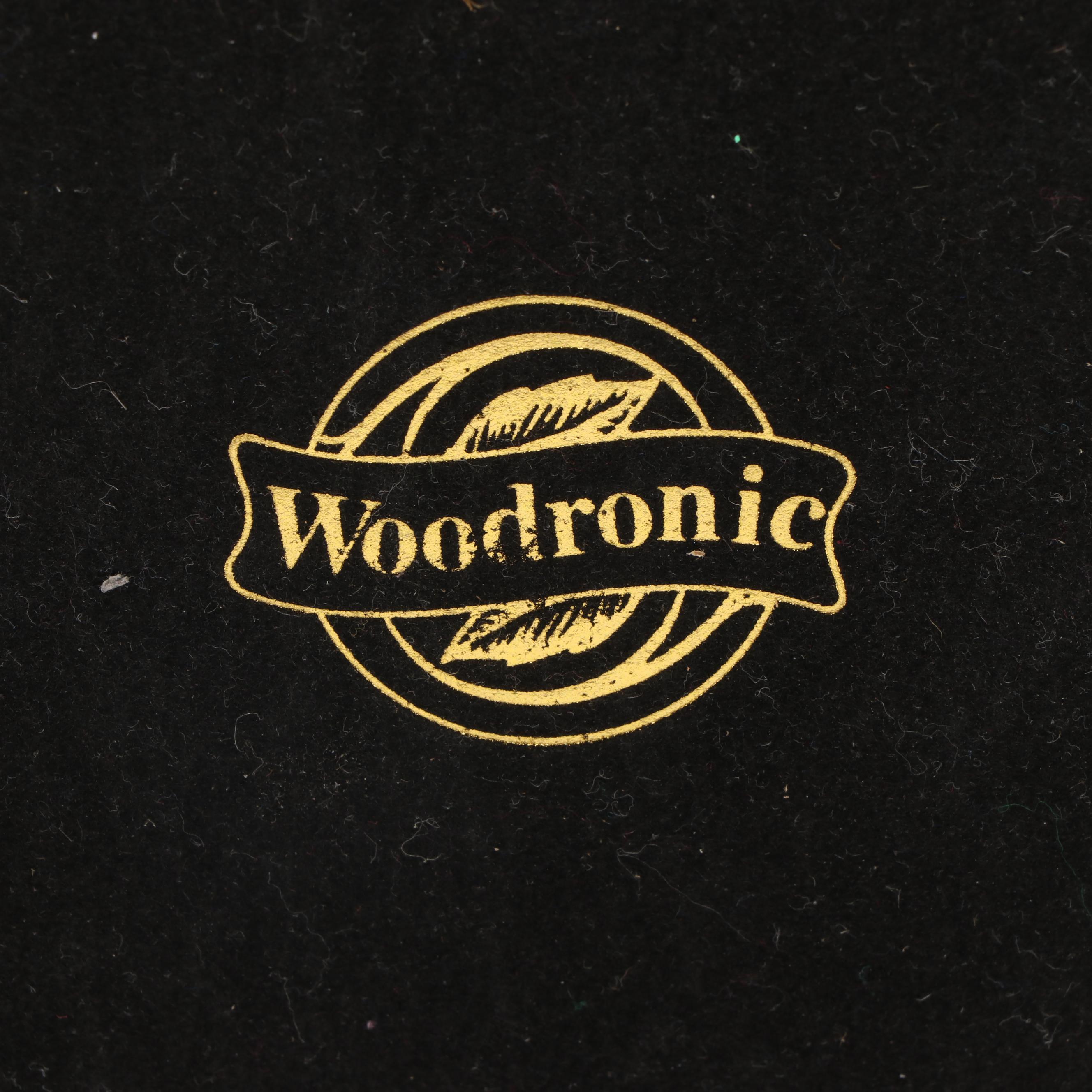 Woodronic Mahogany Finish Wood Buckler Cigar Humidor