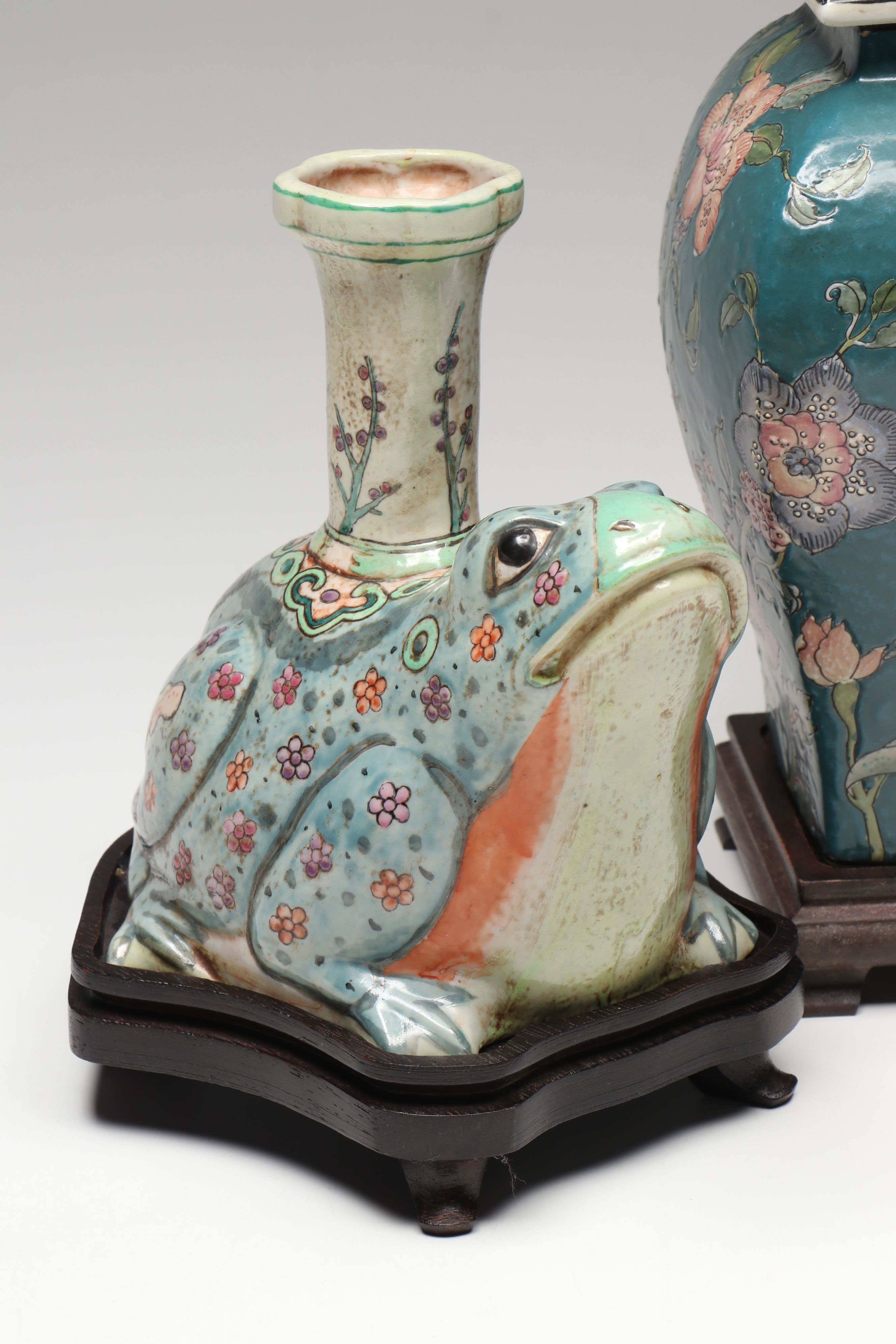 Chinese Heygill Porcelain Ginger Jar, Nora Fenton Porcelain Plate and More Décor