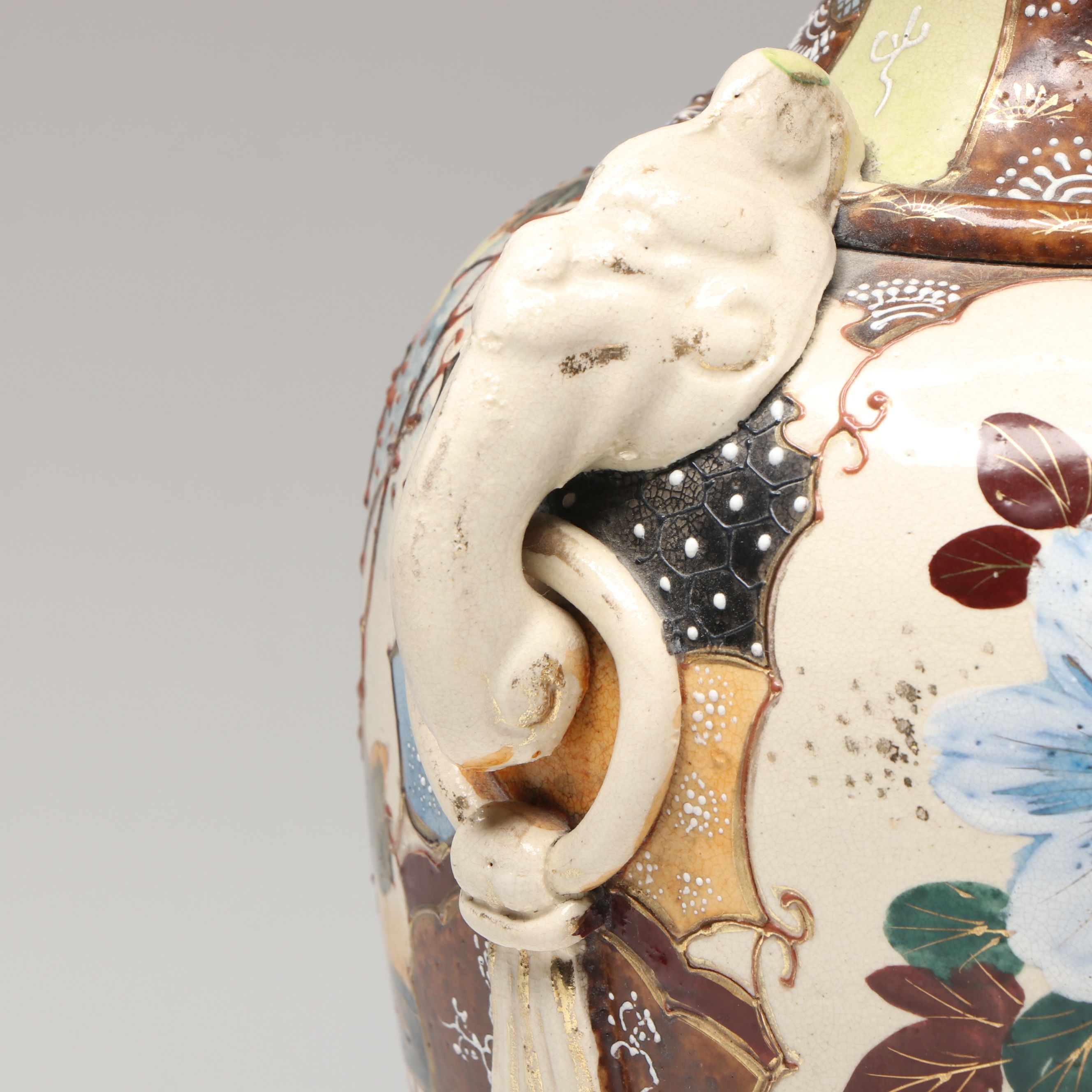 Japanese Satsuma Moriage Flowers and Samurai in Medallion Ceramic Vase