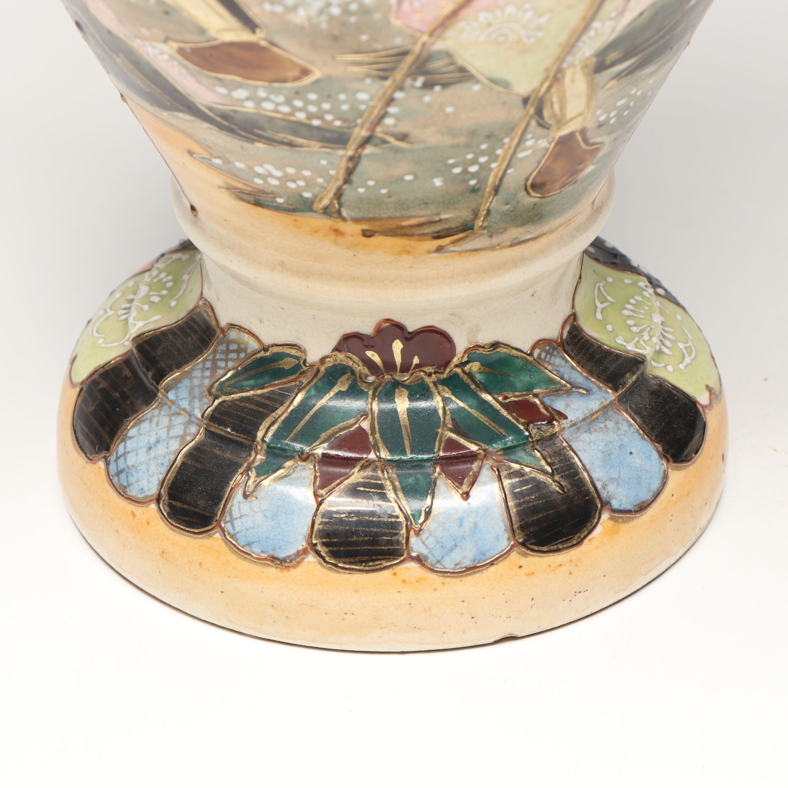 Japanese Satsuma Moriage Flowers and Samurai in Medallion Ceramic Vase