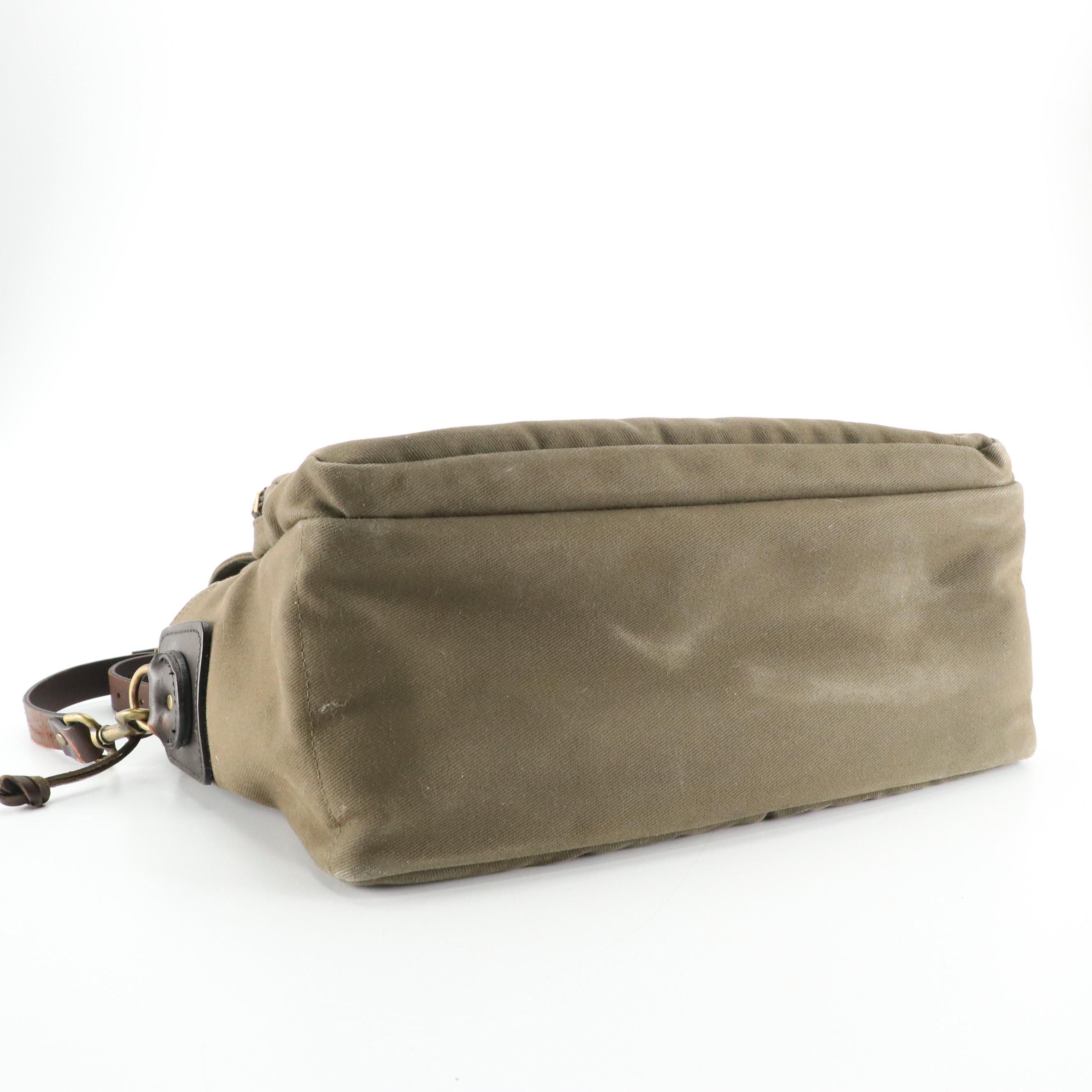 Filson Olive Green Rugged Twill Padded Computer Bag with Detachable Strap