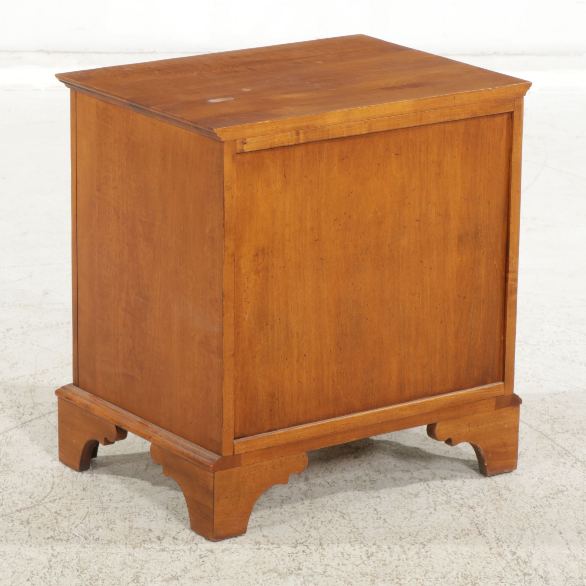Ethan Allen Federal Style Maple Bedside Chest, Late 20th Century