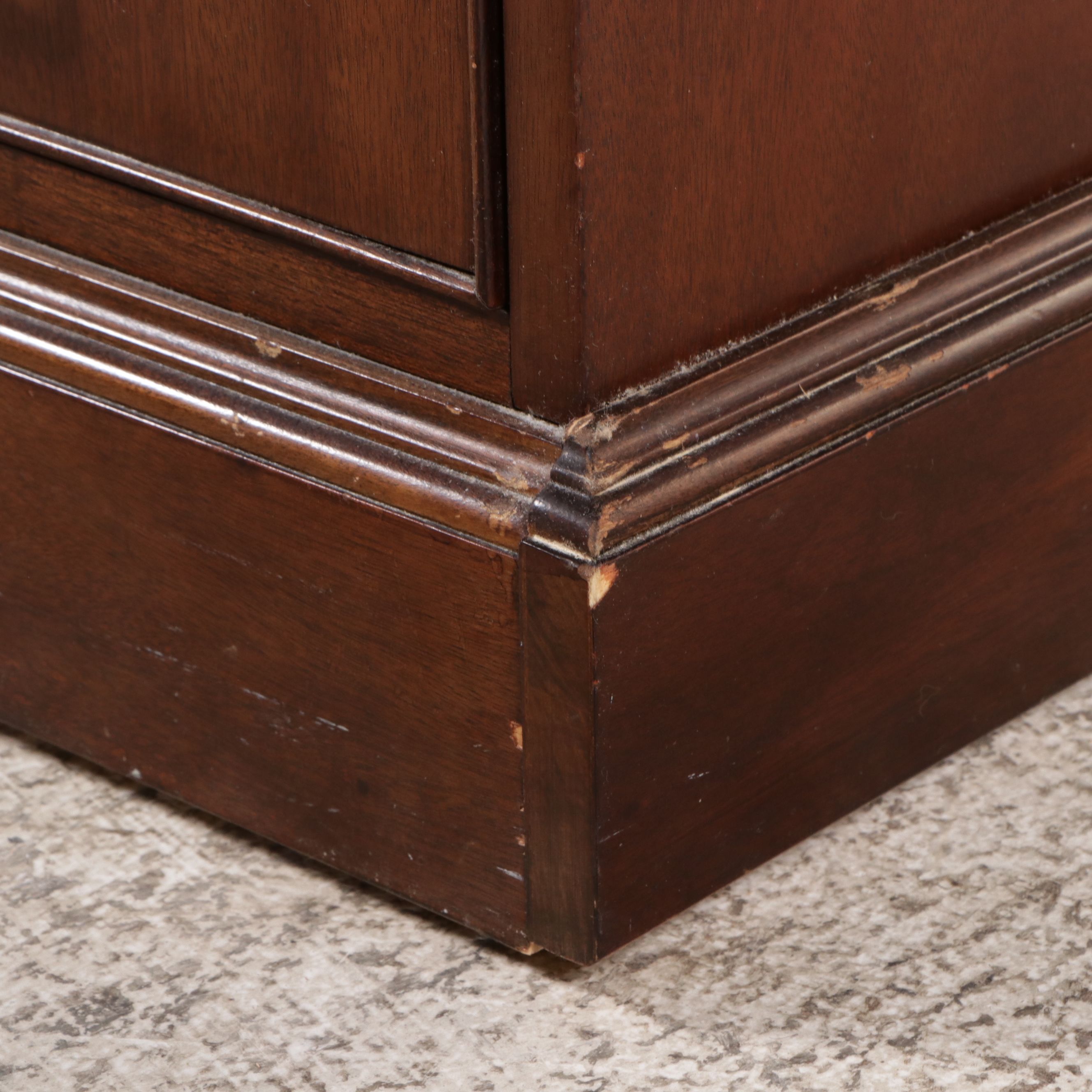 Pair of National Mt. Airy Traditional Style Mahogany Three-Drawer Chests