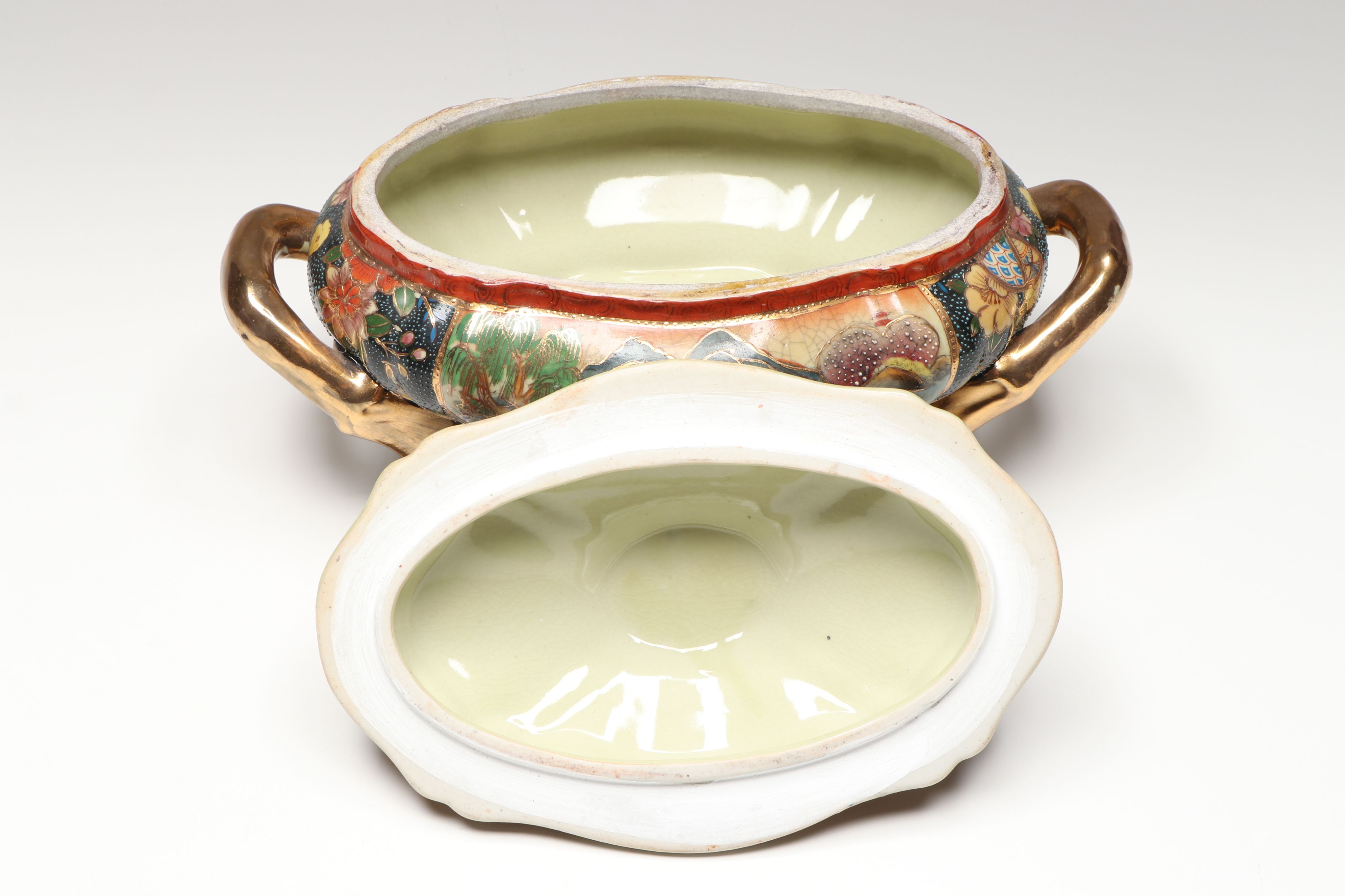 Chinese Satsuma Style Hand-Painted Moriage Porcelain Lidded Bowl