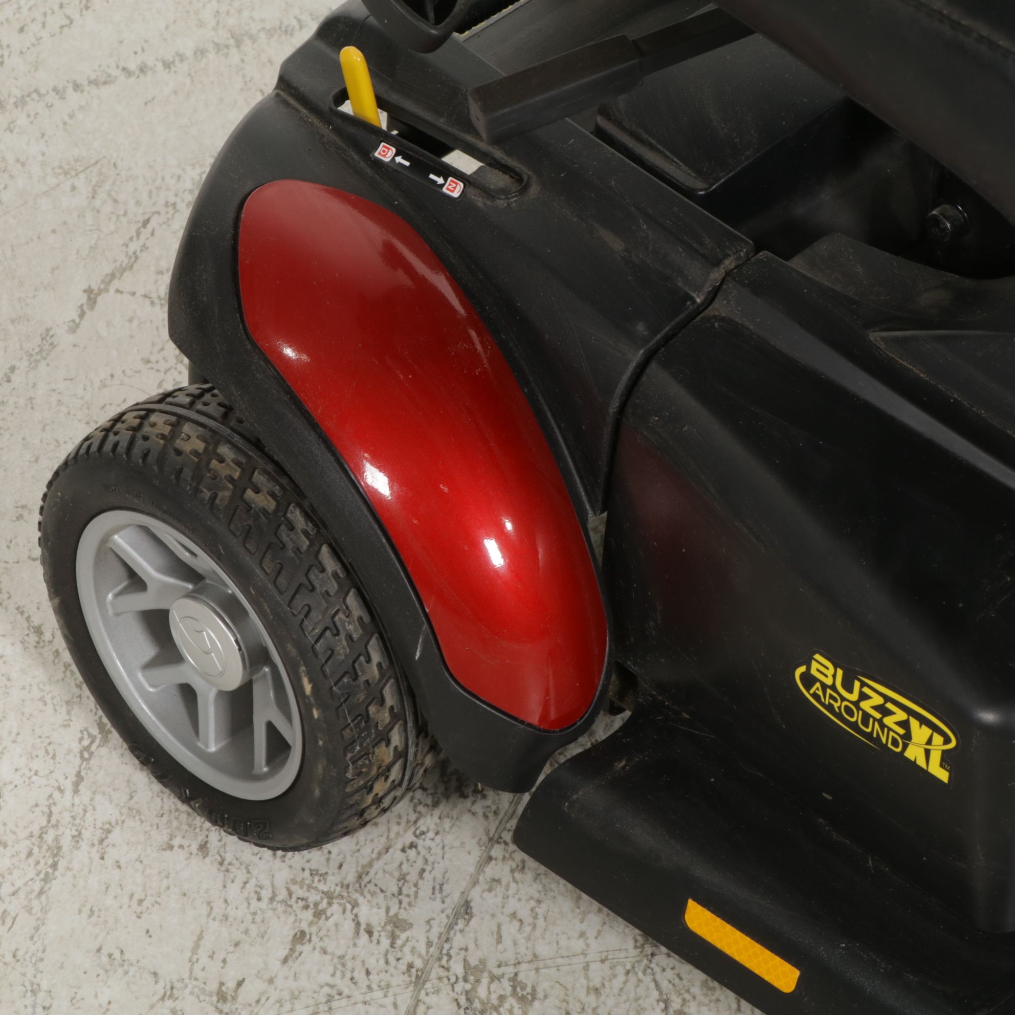 Golden Buzz Around XL Battery-Powered Three Wheeler
