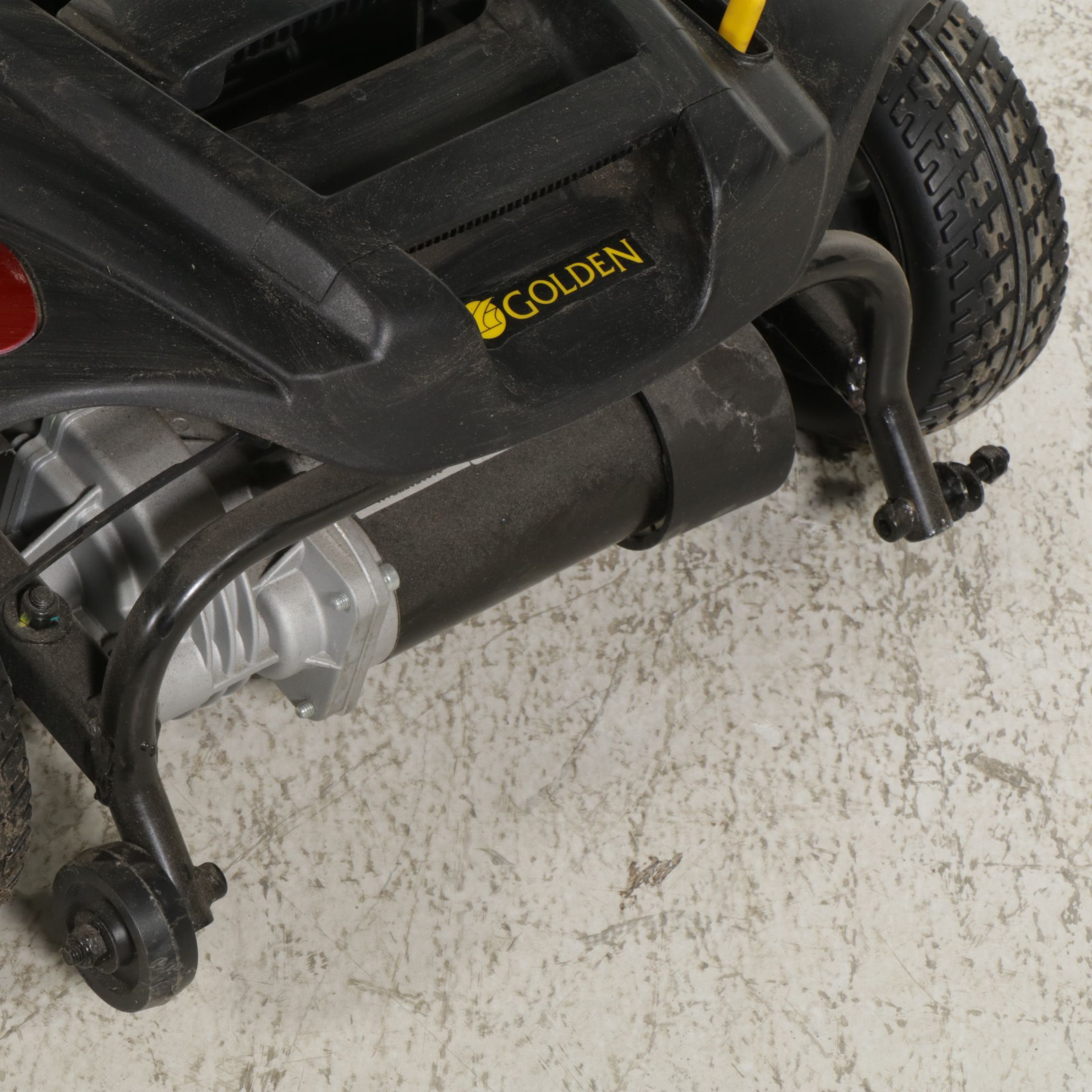 Golden Buzz Around XL Battery-Powered Three Wheeler