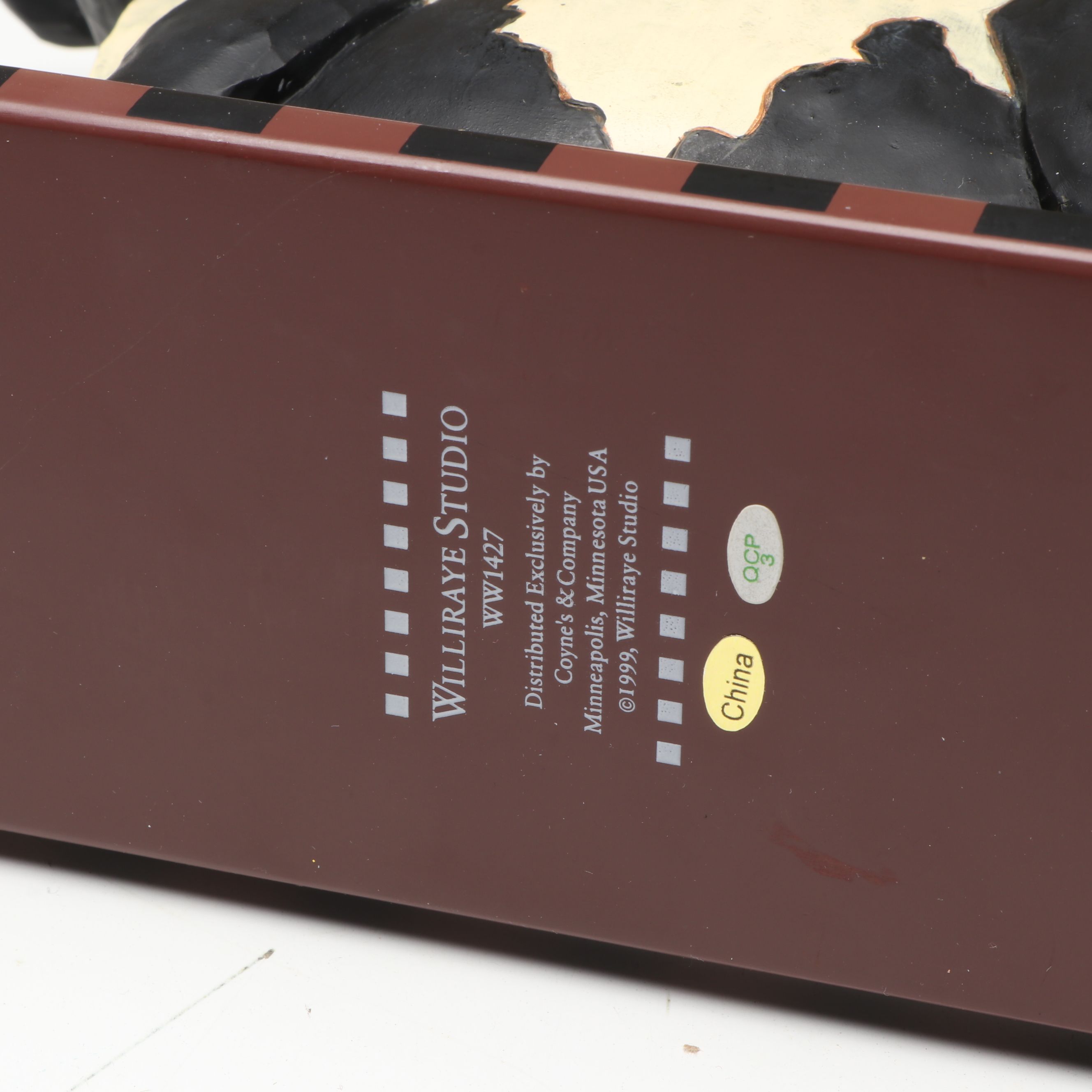 Williraye Studio Folk Art Resin Décor