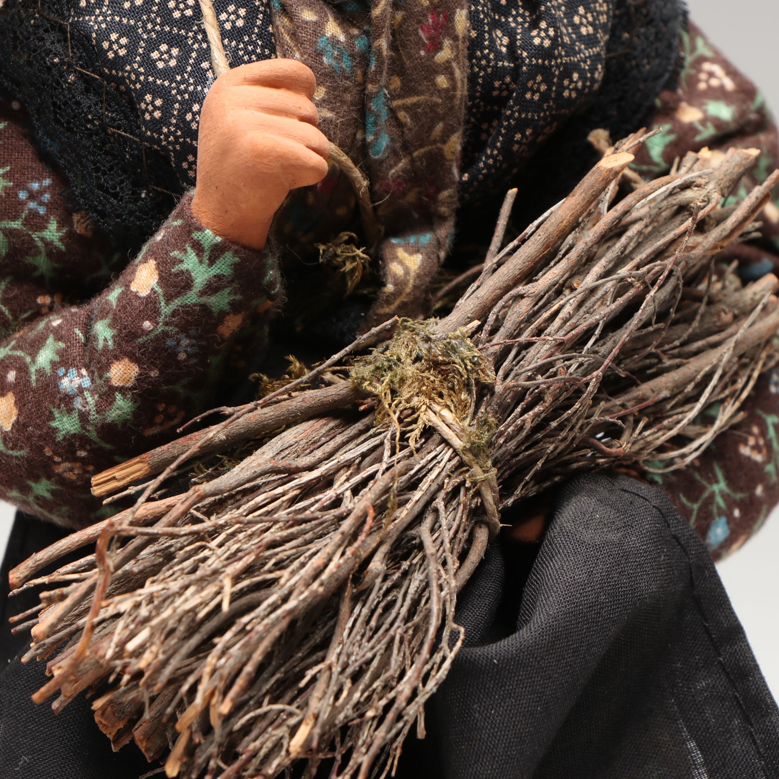 Santons Maryse Di Landro Old Woman Carrying Firewood Terracotta Figure