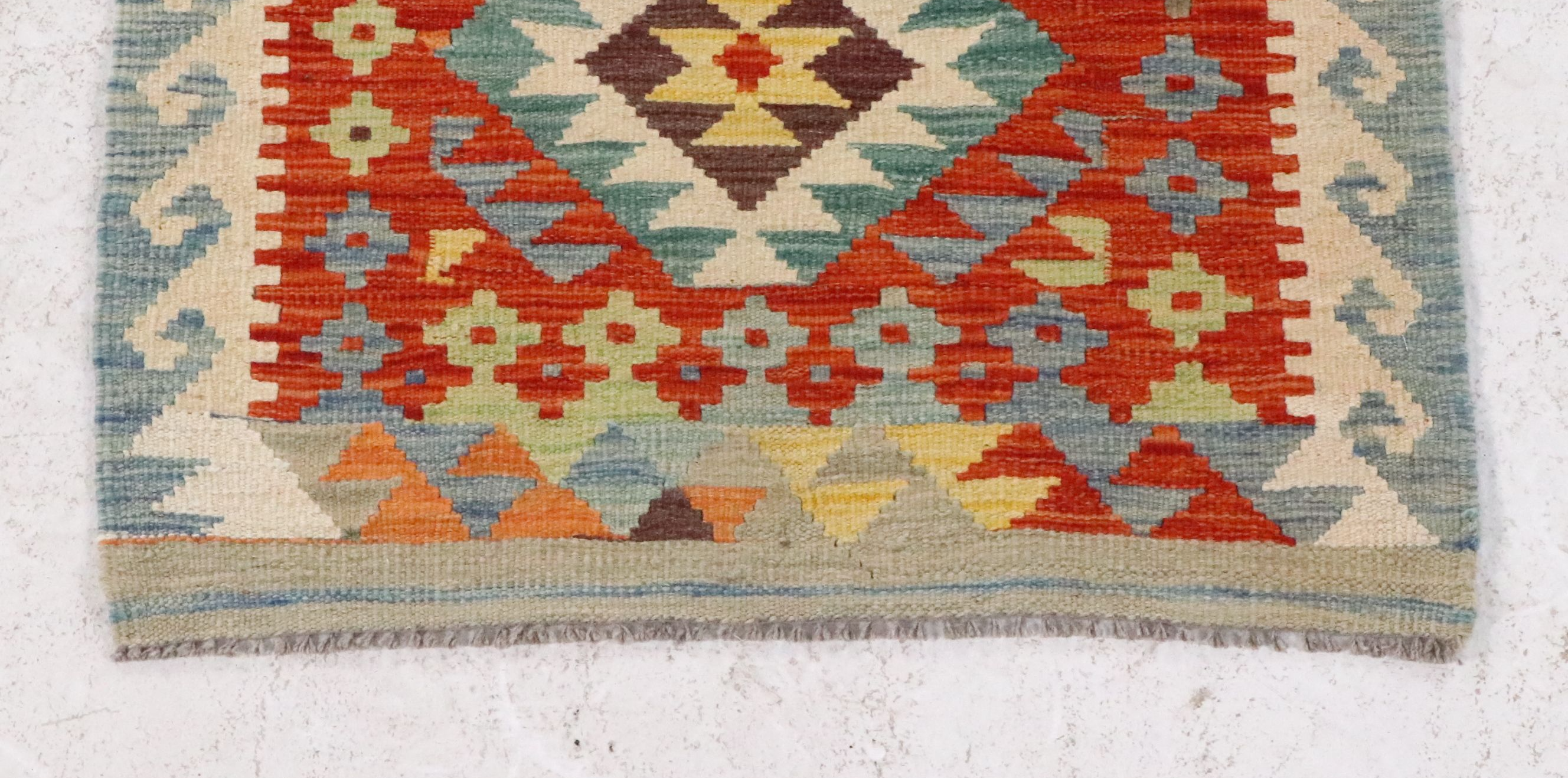 2'8 x 9'8 Handwoven Pakistani Kilim Carpet Runner