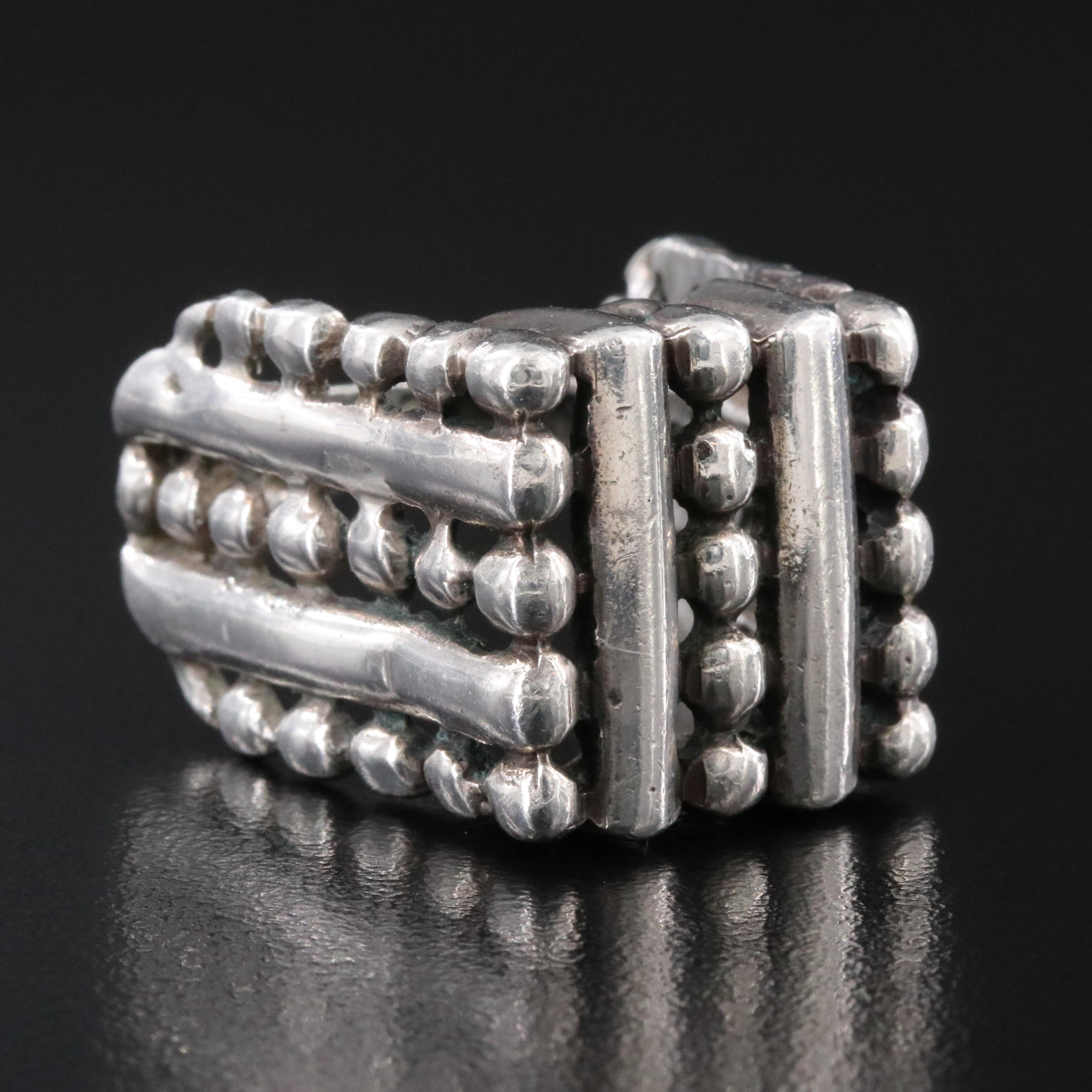900 Silver Beaded Ring