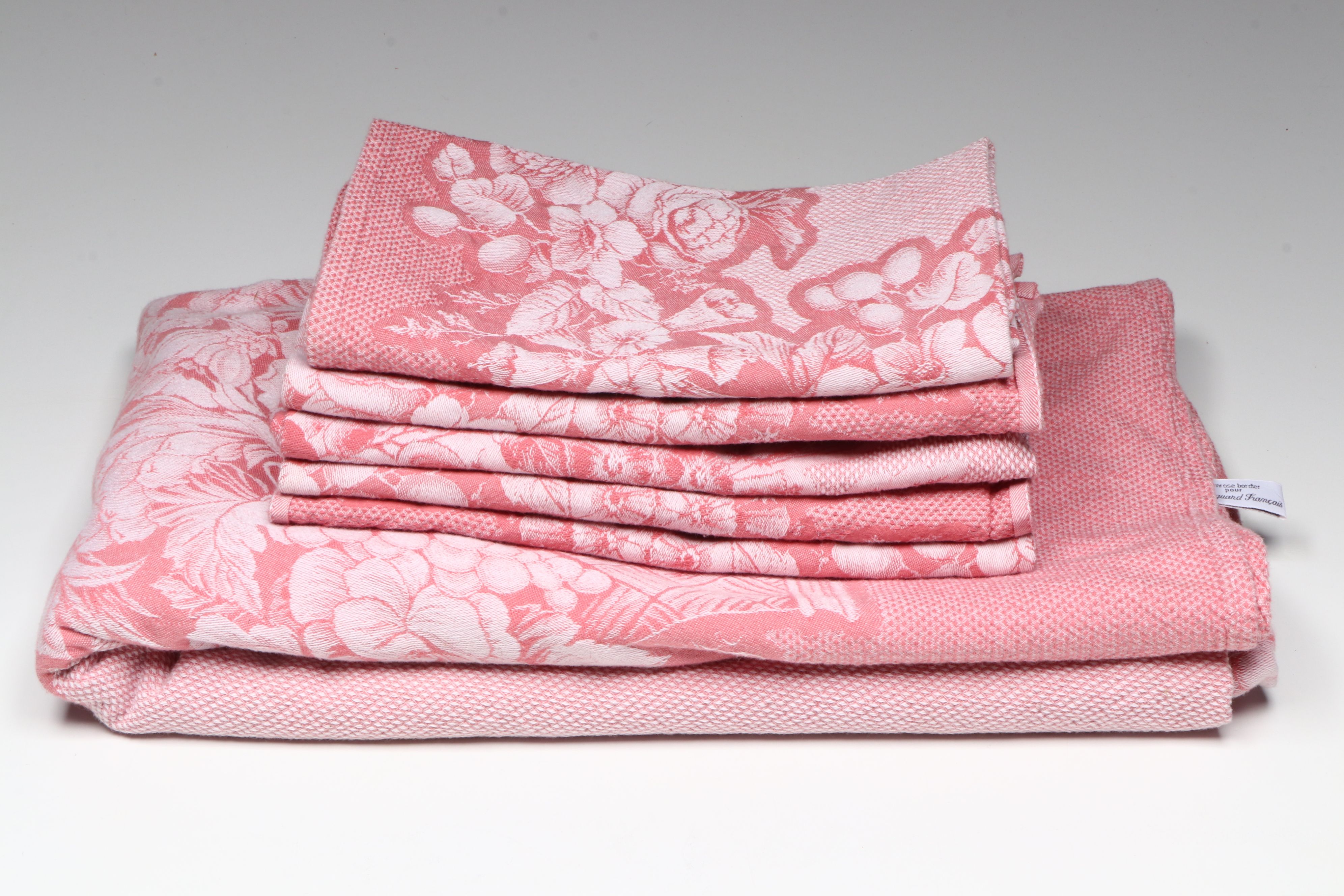 Majolica Style Ceramic Table Accessories with Pink Floral Cotton Table Linens