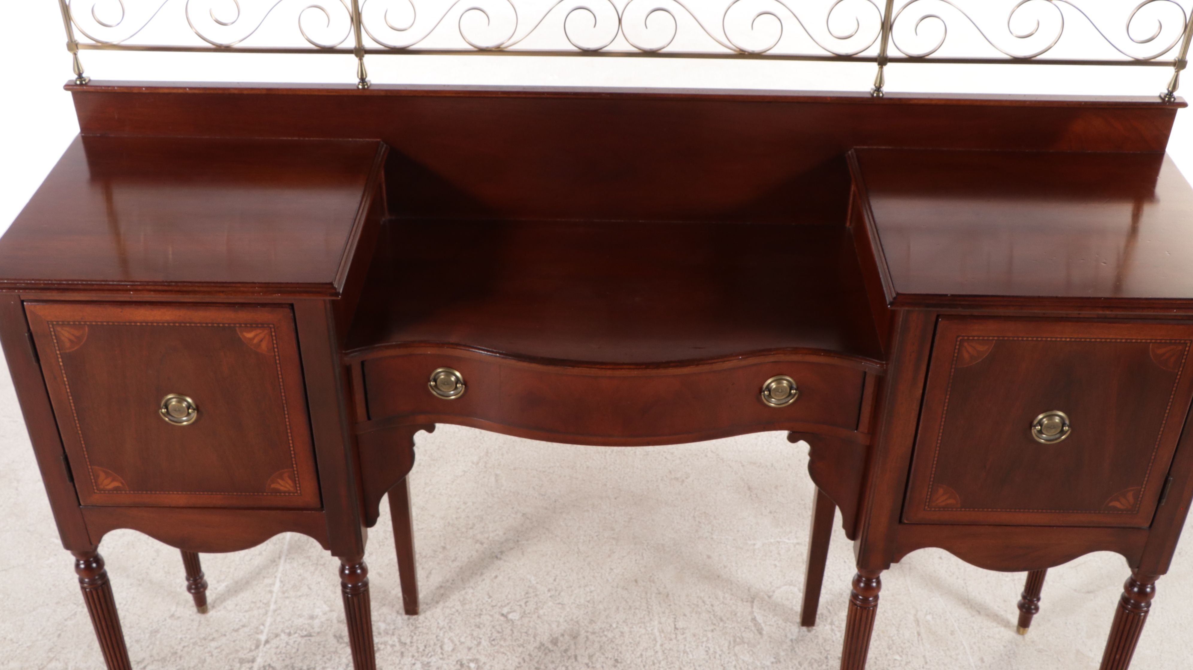 Lexington Furniture Sheraton Style Mahogany Sideboard Server, Late 20th Century