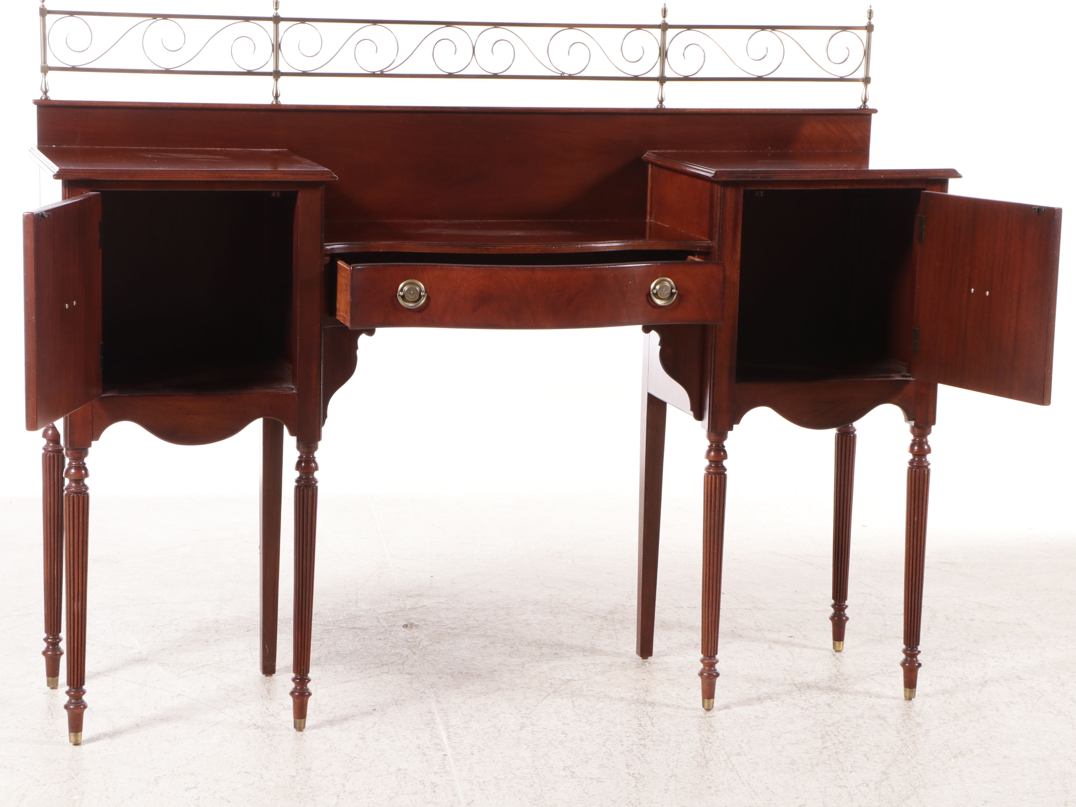 Lexington Furniture Sheraton Style Mahogany Sideboard Server, Late 20th Century
