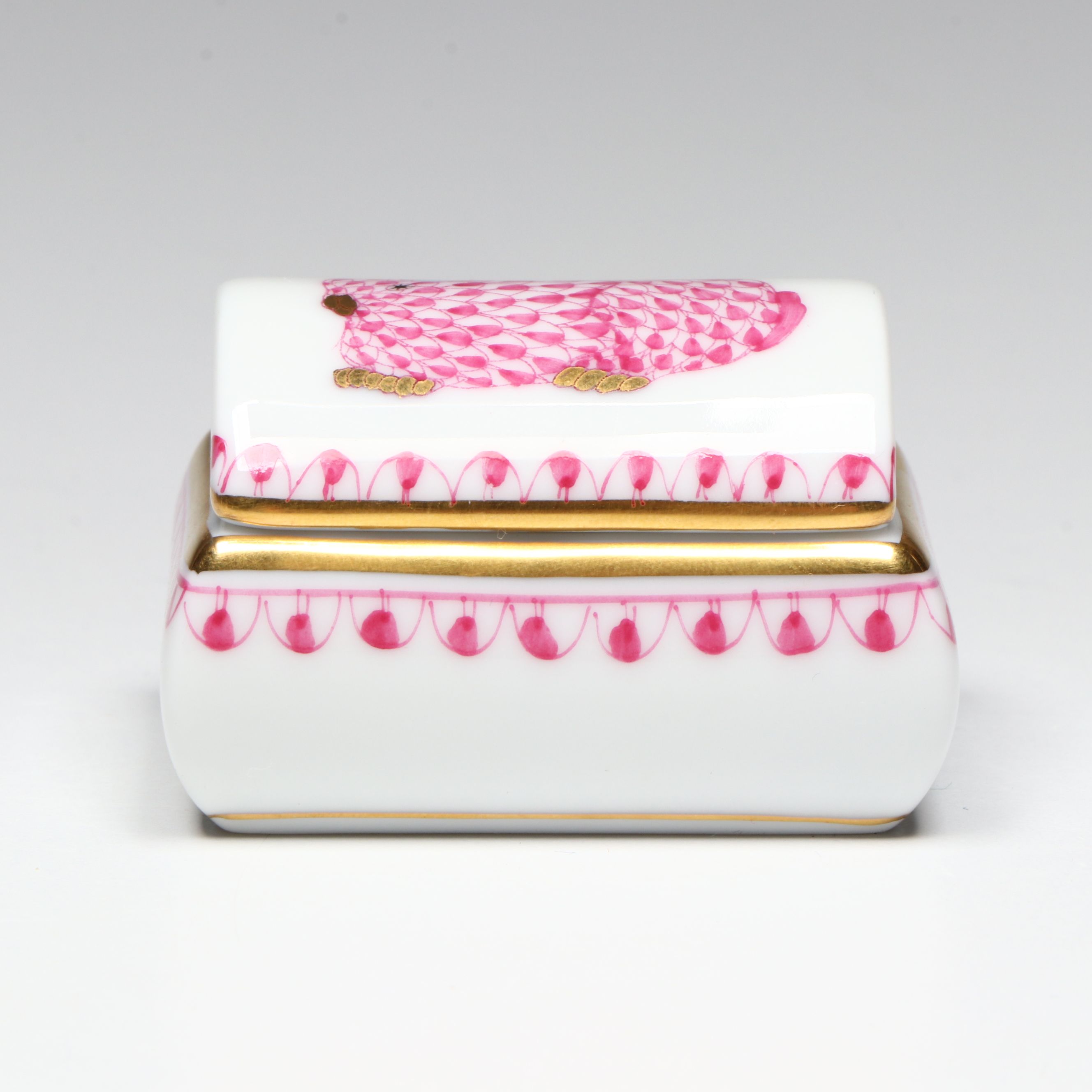 Herend Raspberry Fishnet with Gold "Tooth Fairy" Porcelain Rabbit Box