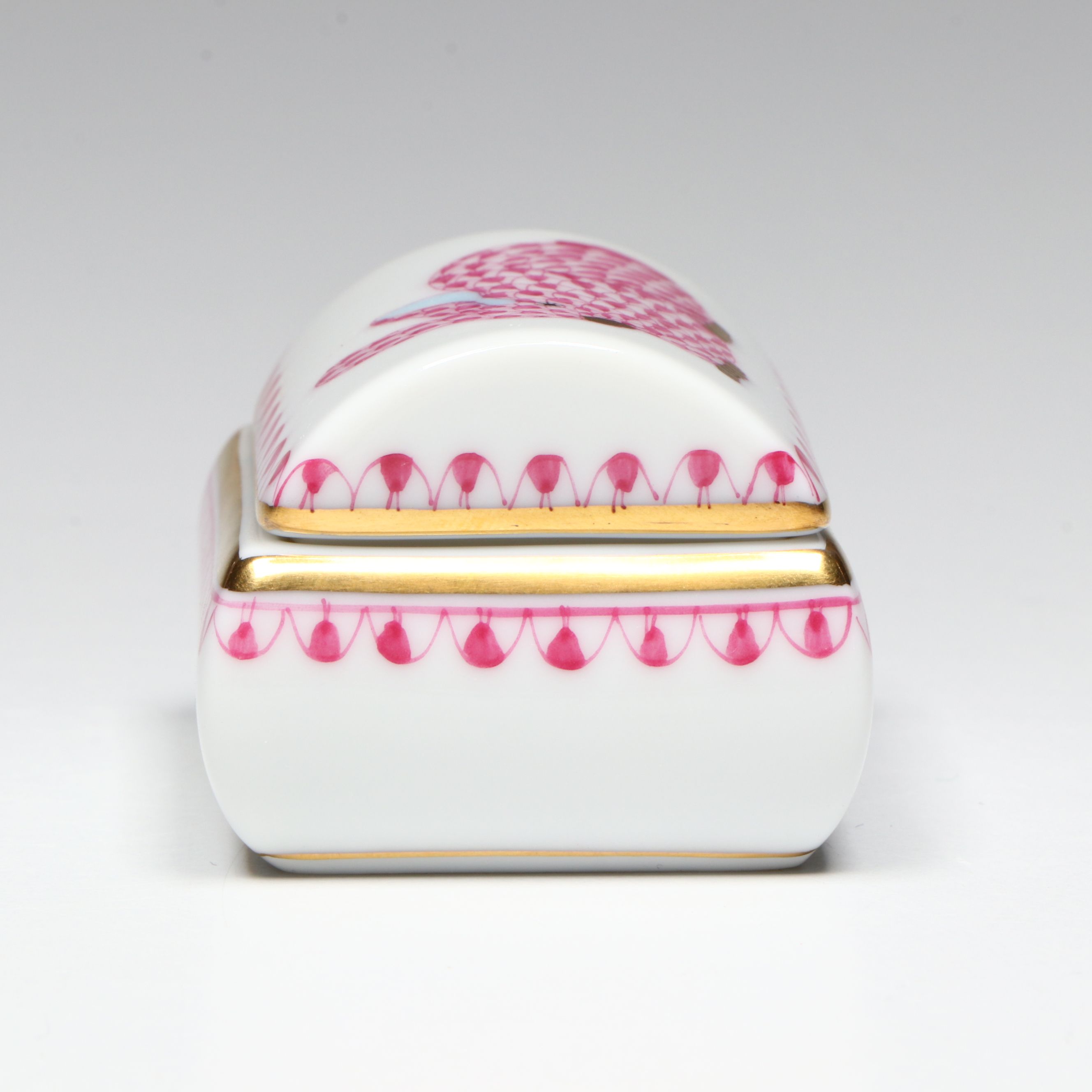 Herend Raspberry Fishnet with Gold "Tooth Fairy" Porcelain Rabbit Box