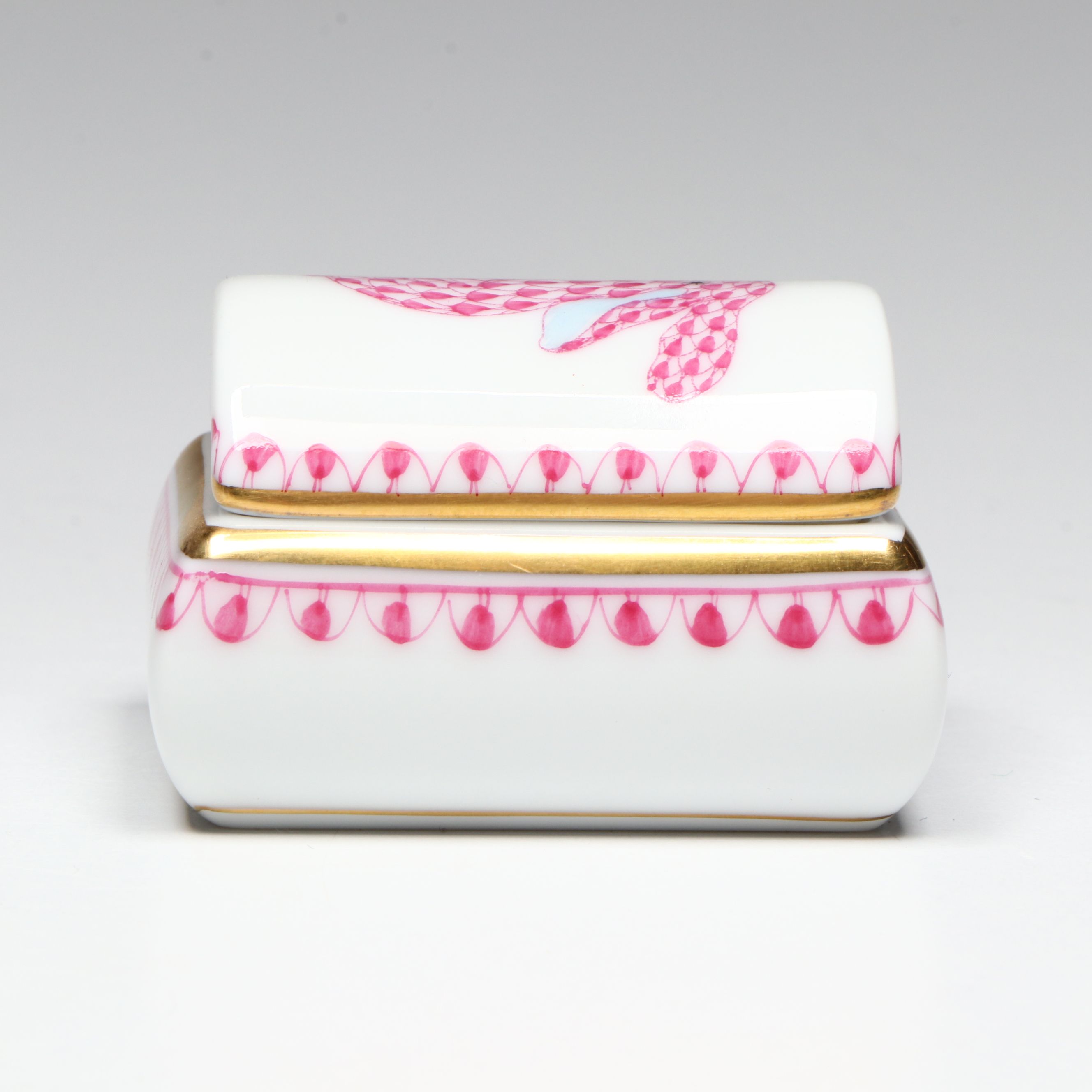 Herend Raspberry Fishnet with Gold "Tooth Fairy" Porcelain Rabbit Box