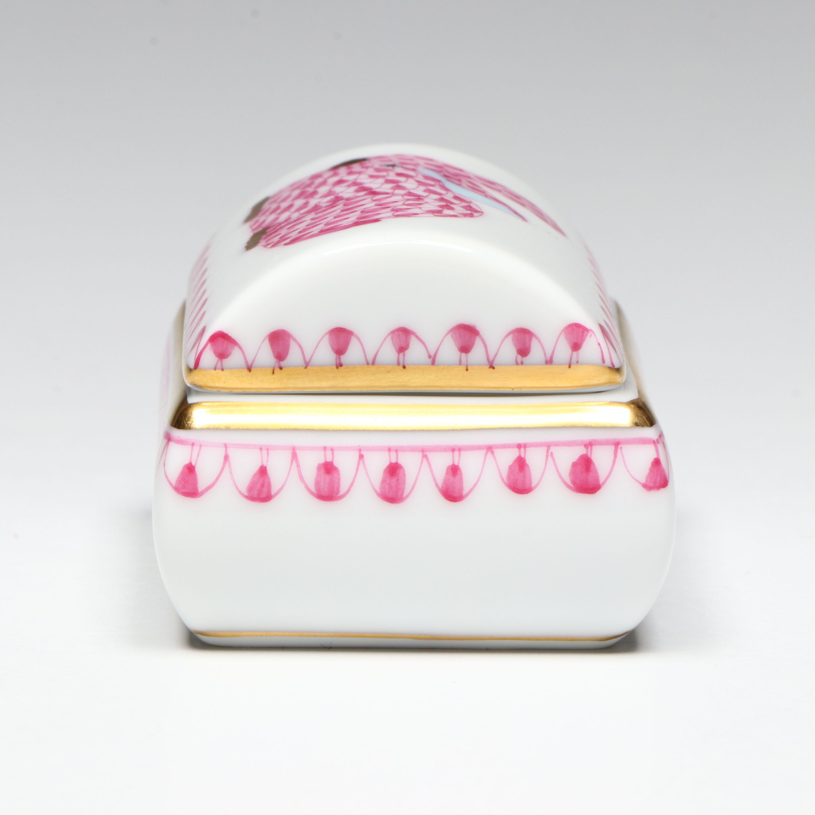 Herend Raspberry Fishnet with Gold "Tooth Fairy" Porcelain Rabbit Box