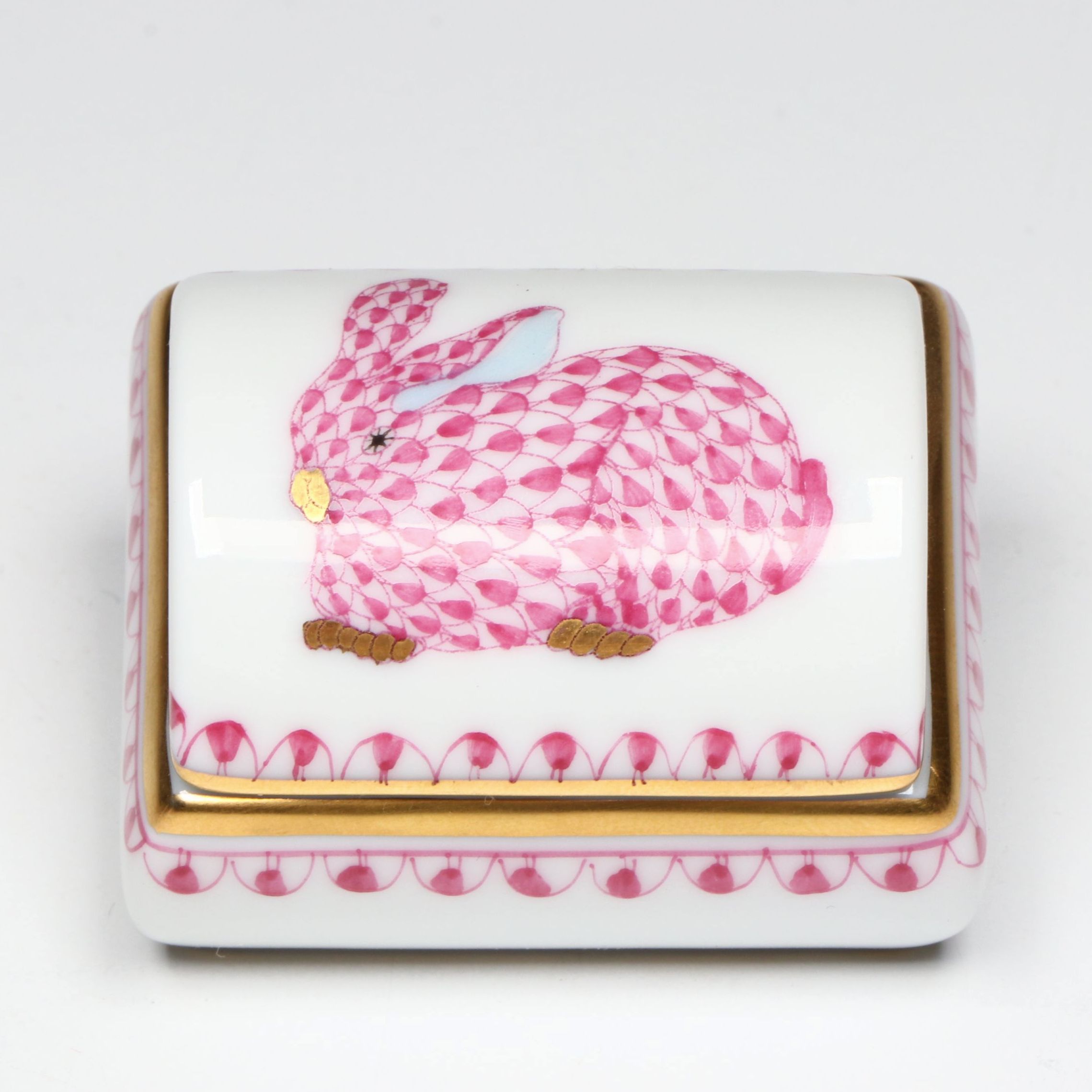 Herend Raspberry Fishnet with Gold "Tooth Fairy" Porcelain Rabbit Box