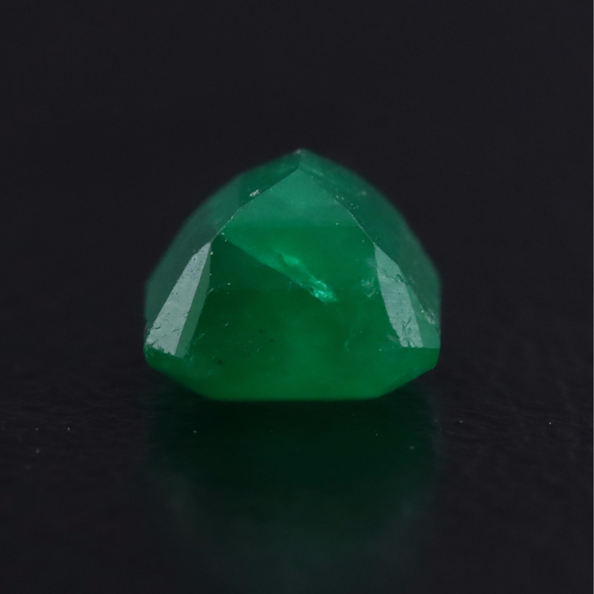 Loose 0.85 CT Emerald