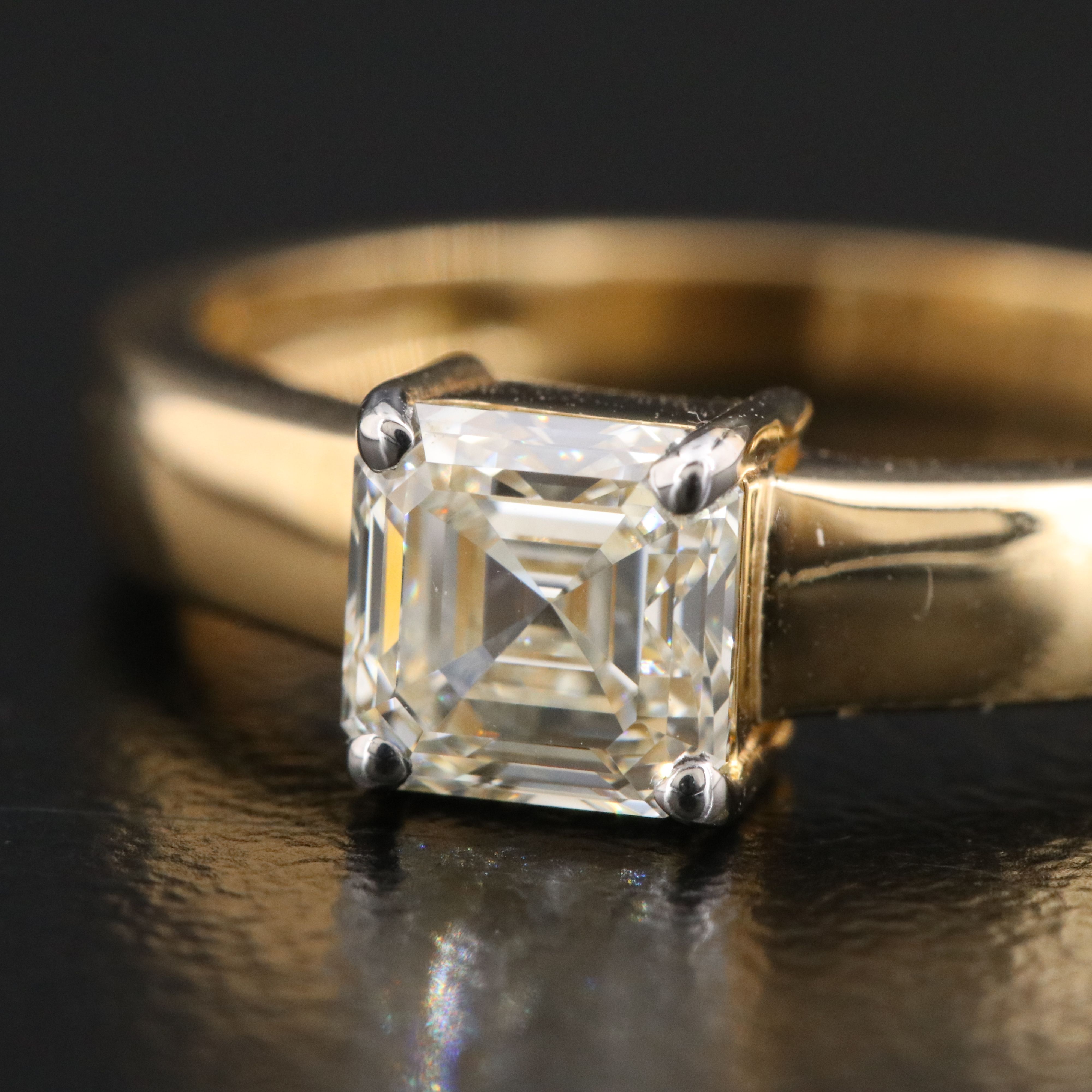 18K 0.90 CT Internally Flawless Diamond Solitaire Ring with GIA Report