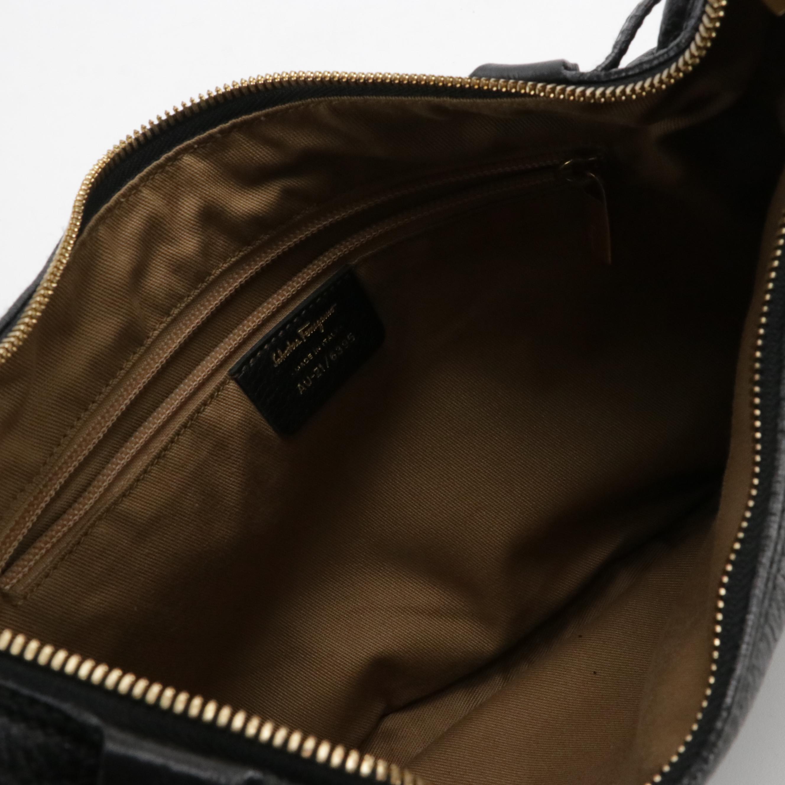 Salvatore Ferragamo Hobo Shoulder Bag in Black Grained Leather