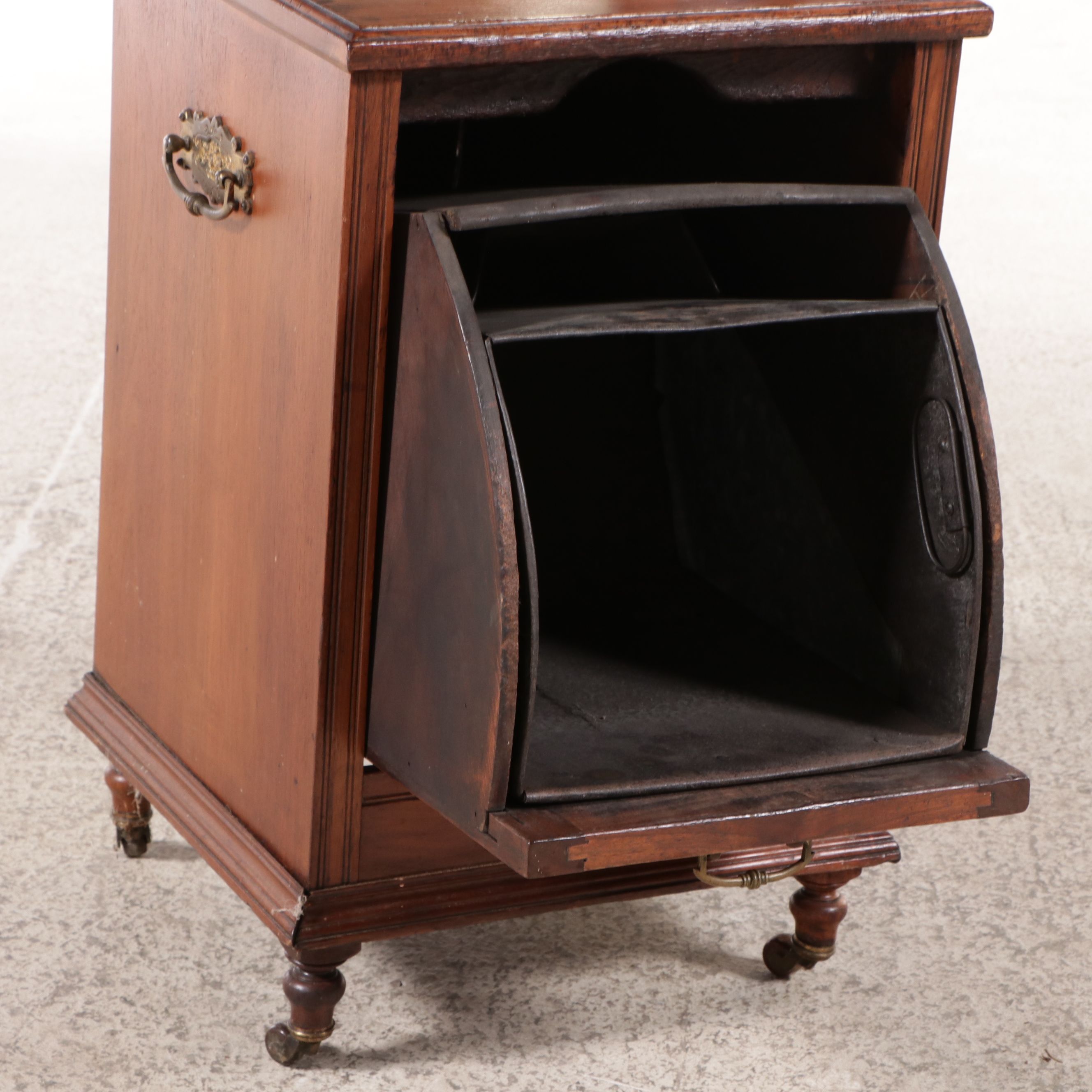 Edwardian Walnut Two-Tiered Fireside Purdonium