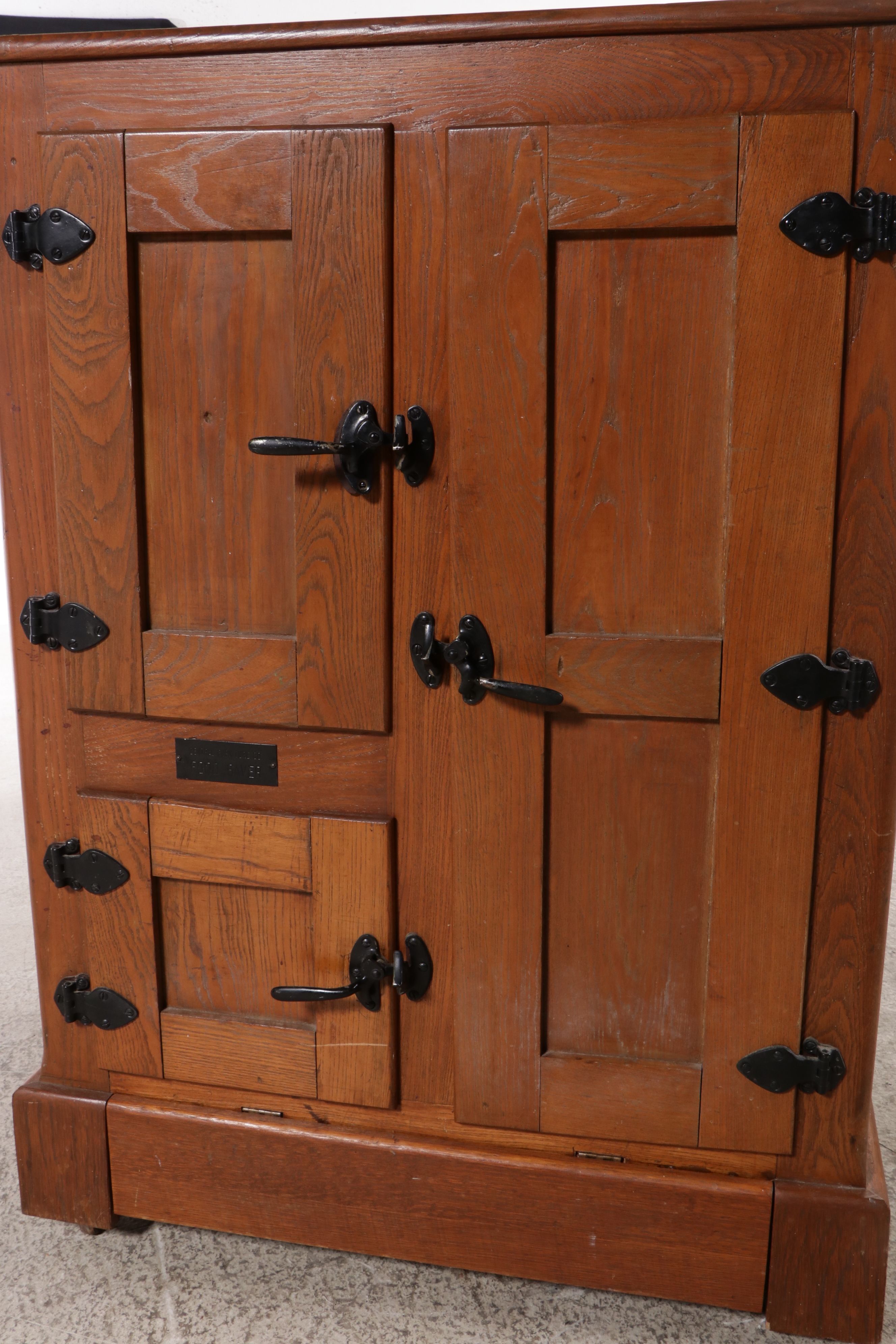 Central Food Co. "Food Saver" Ice Box