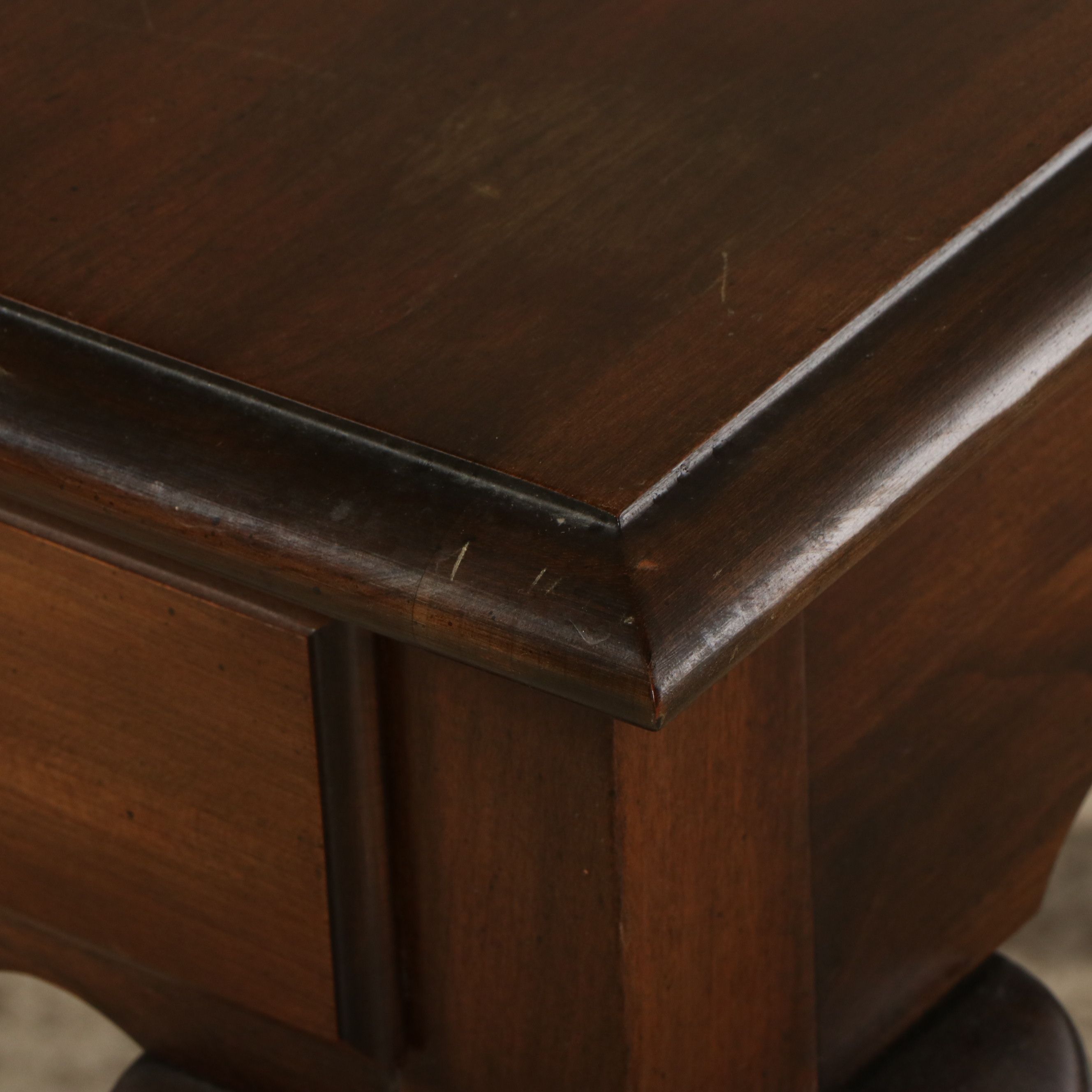 Pennsylvania House Queen Anne Style Walnut Single-Drawer End Table