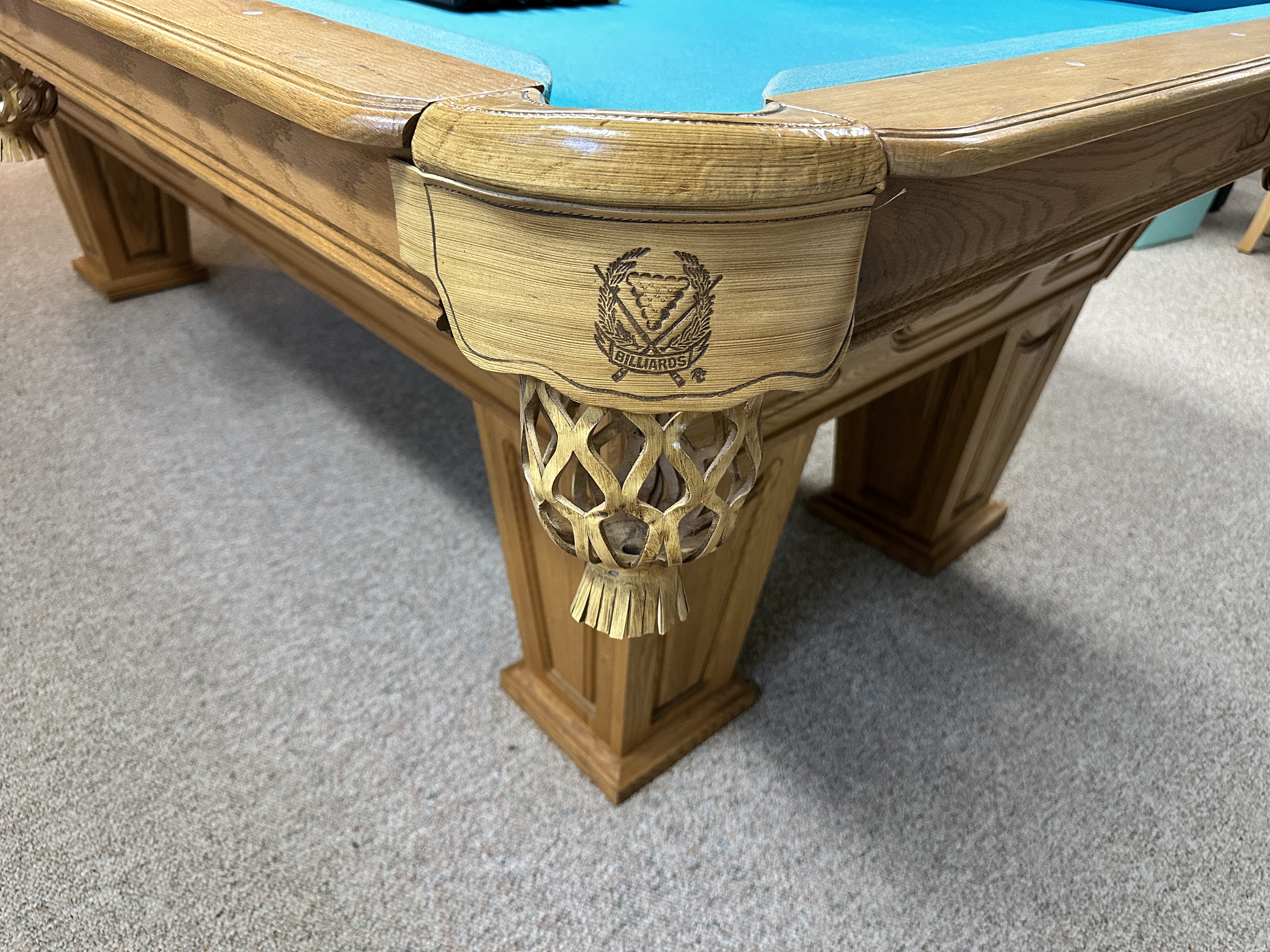 *Custom Pick Up* Oak Billiards Table with Cues and Accessories