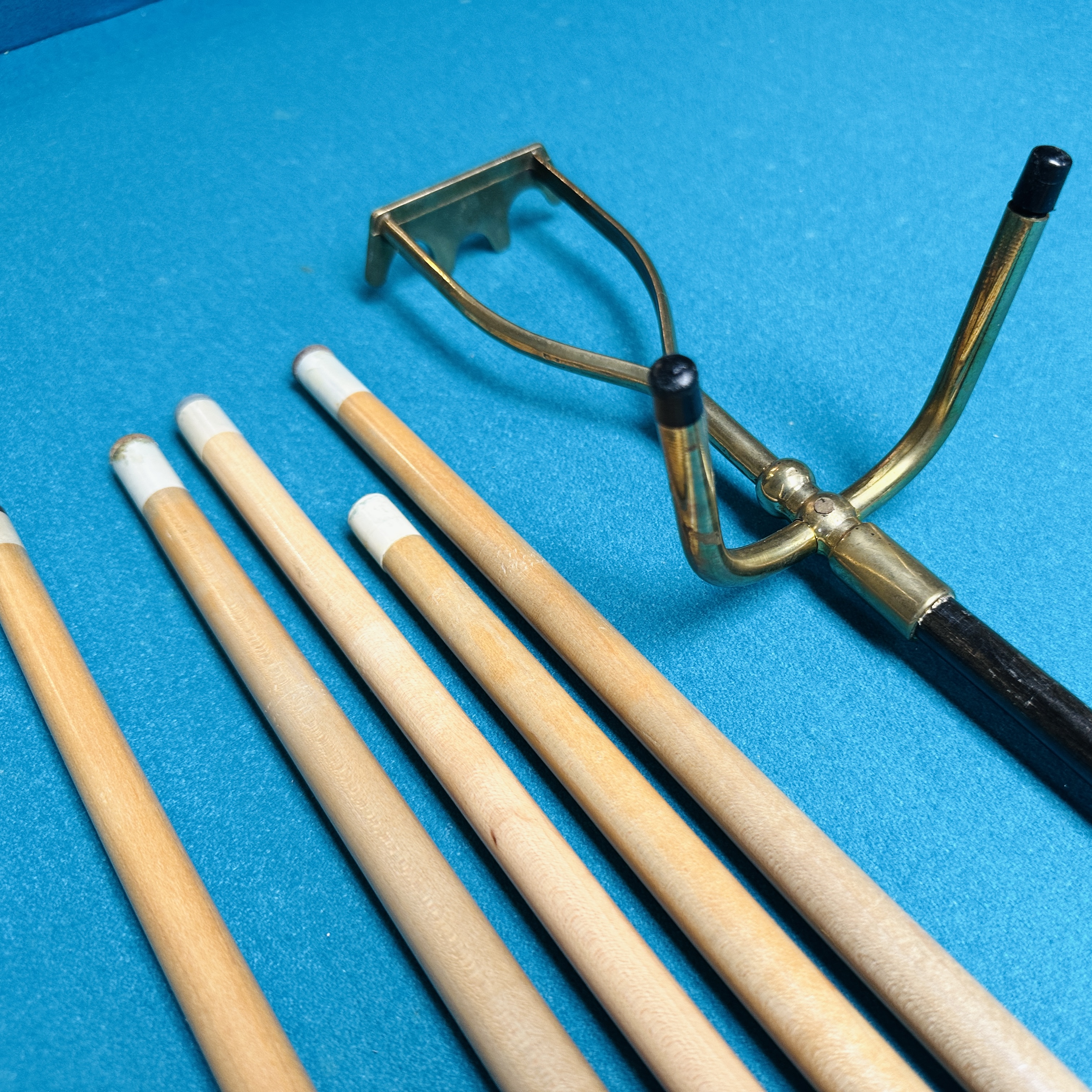 *Custom Pick Up* Oak Billiards Table with Cues and Accessories