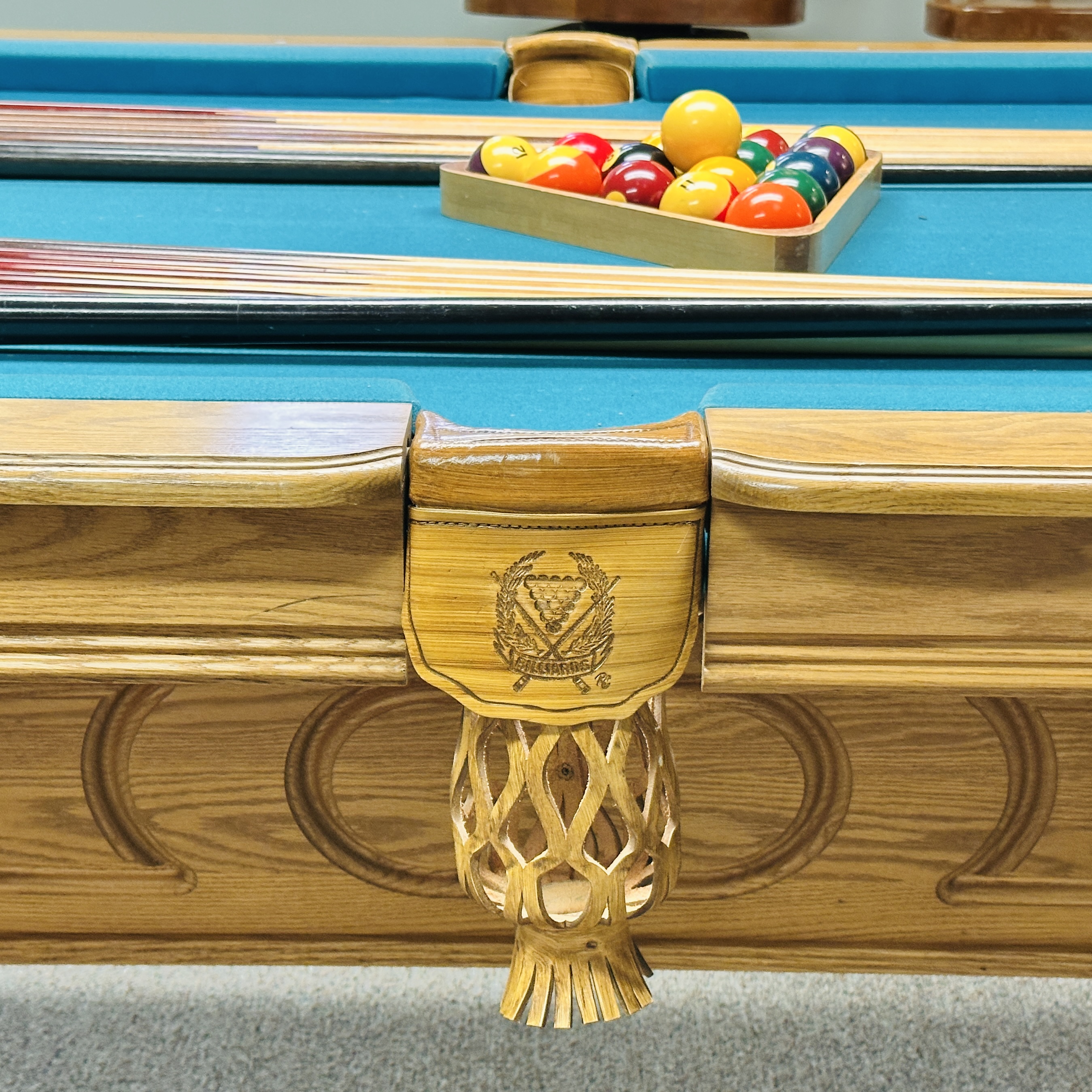 *Custom Pick Up* Oak Billiards Table with Cues and Accessories