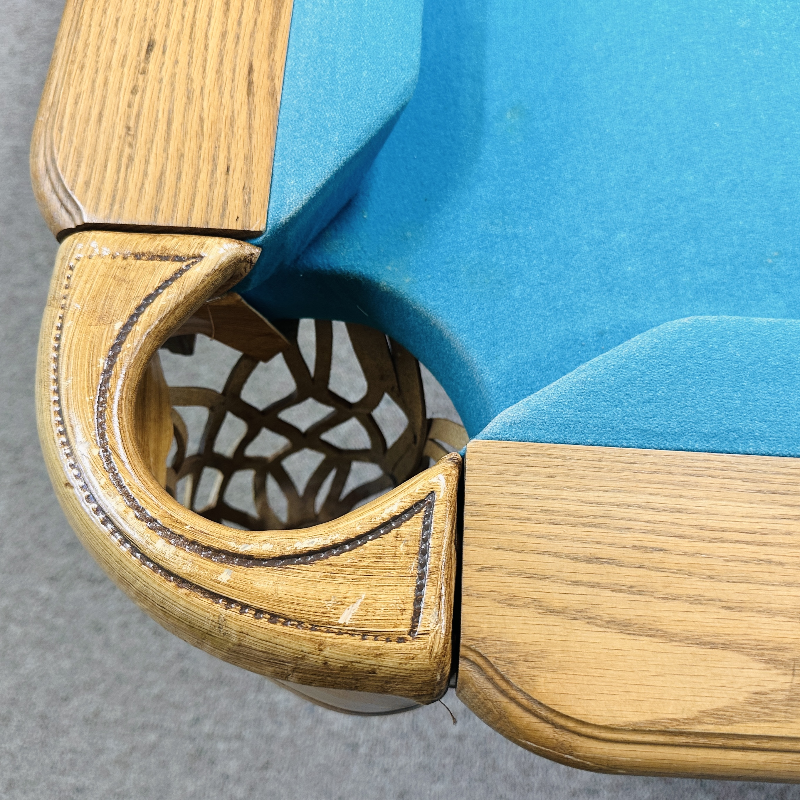 *Custom Pick Up* Oak Billiards Table with Cues and Accessories