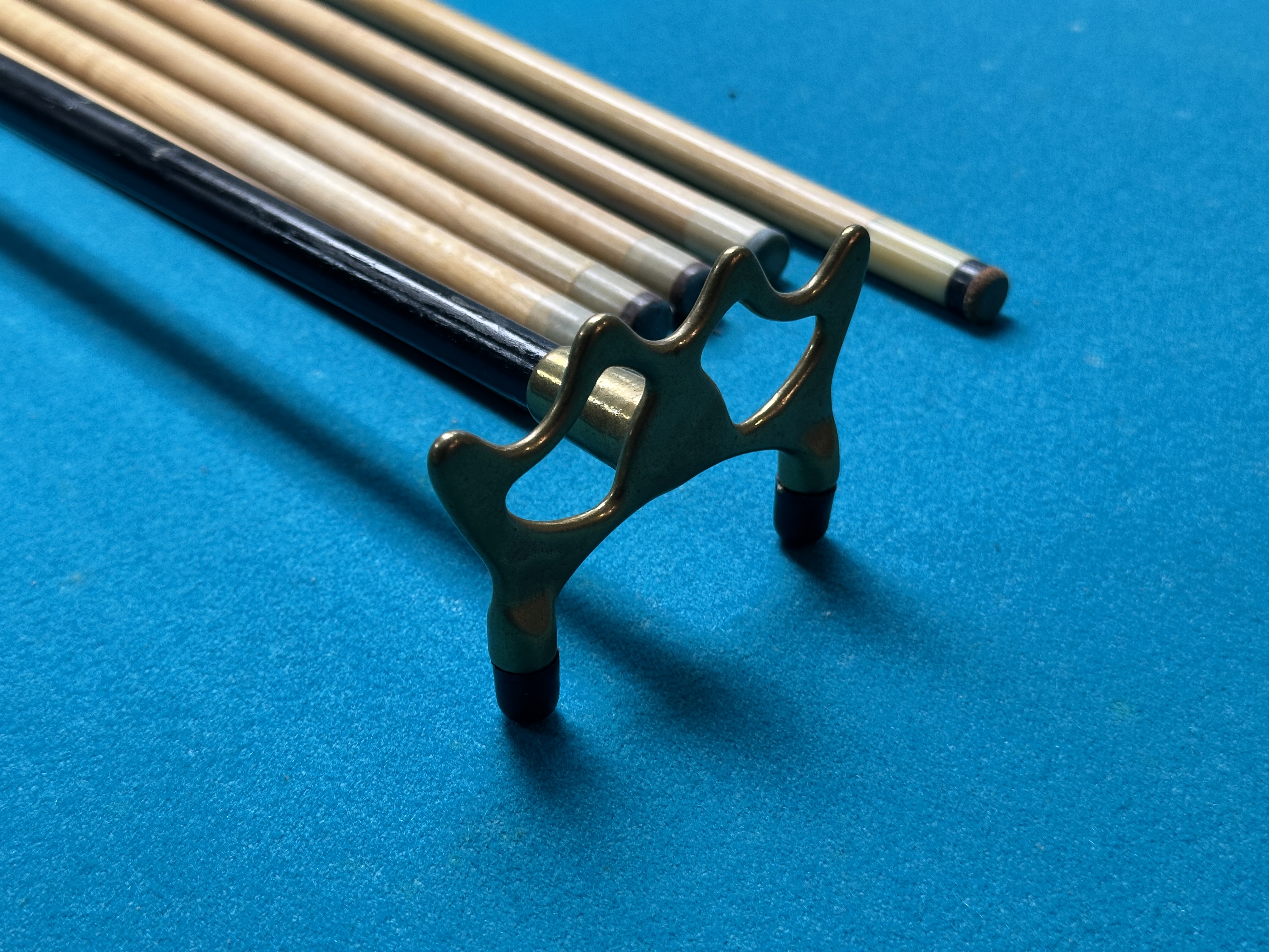 *Custom Pick Up* Oak Billiards Table with Cues and Accessories