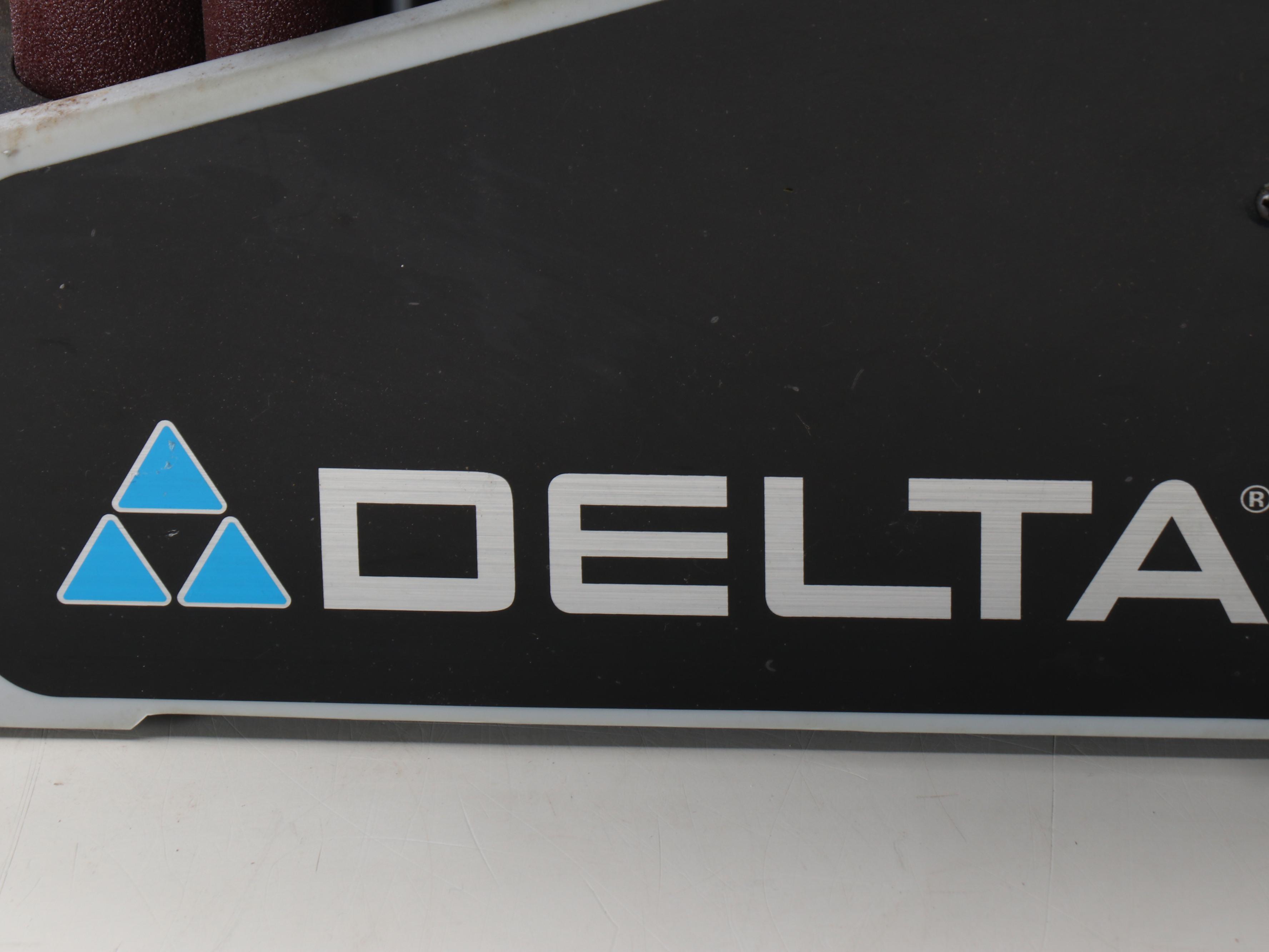 Ryobi 1/2 HP Heavy Duty Bench Grinder with Delta Oscillating Spindle Sander