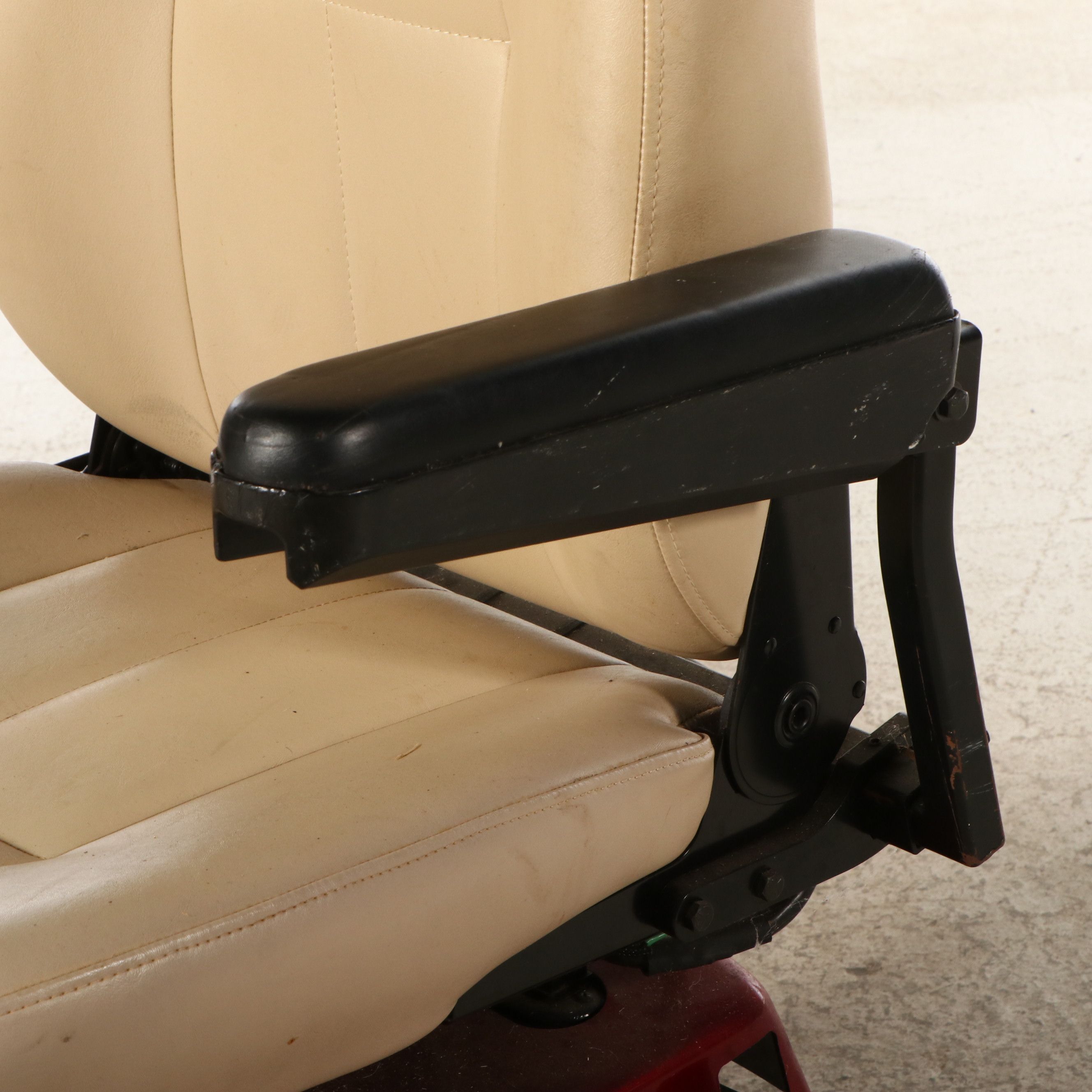 Pride Mobility Products Corp "Jazzy Select" Motorized Chair