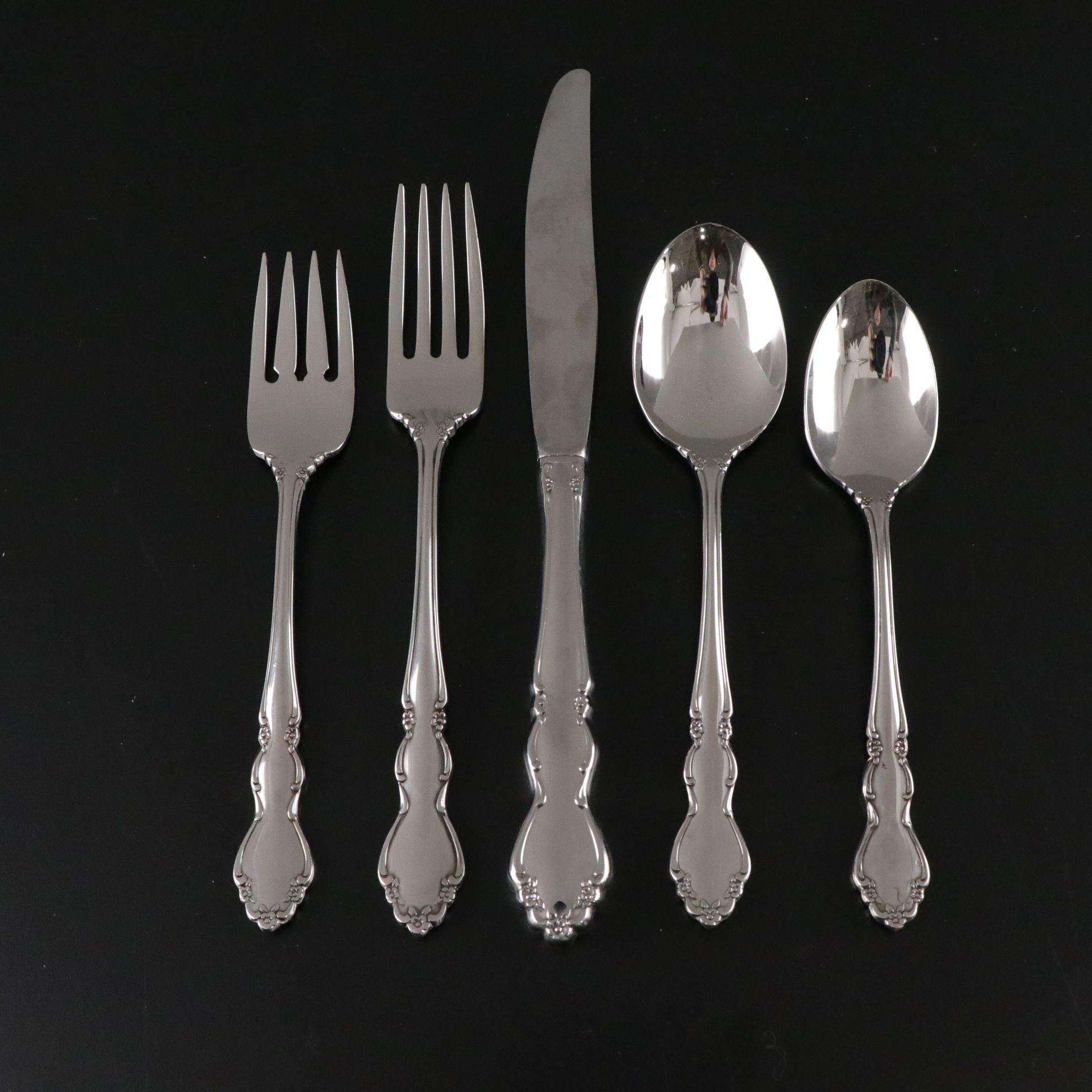 Oneida "Dover" Stainless Flatware Set with Case