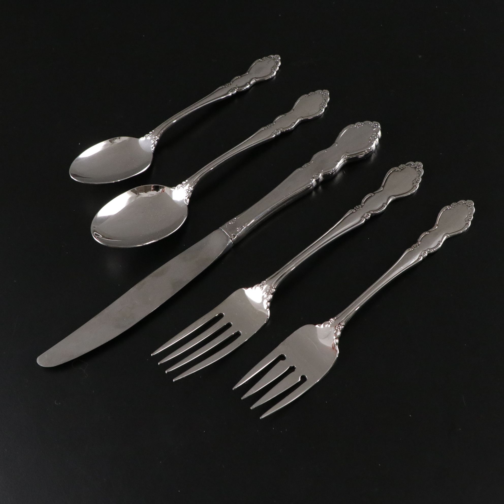 Oneida "Dover" Stainless Flatware Set with Case