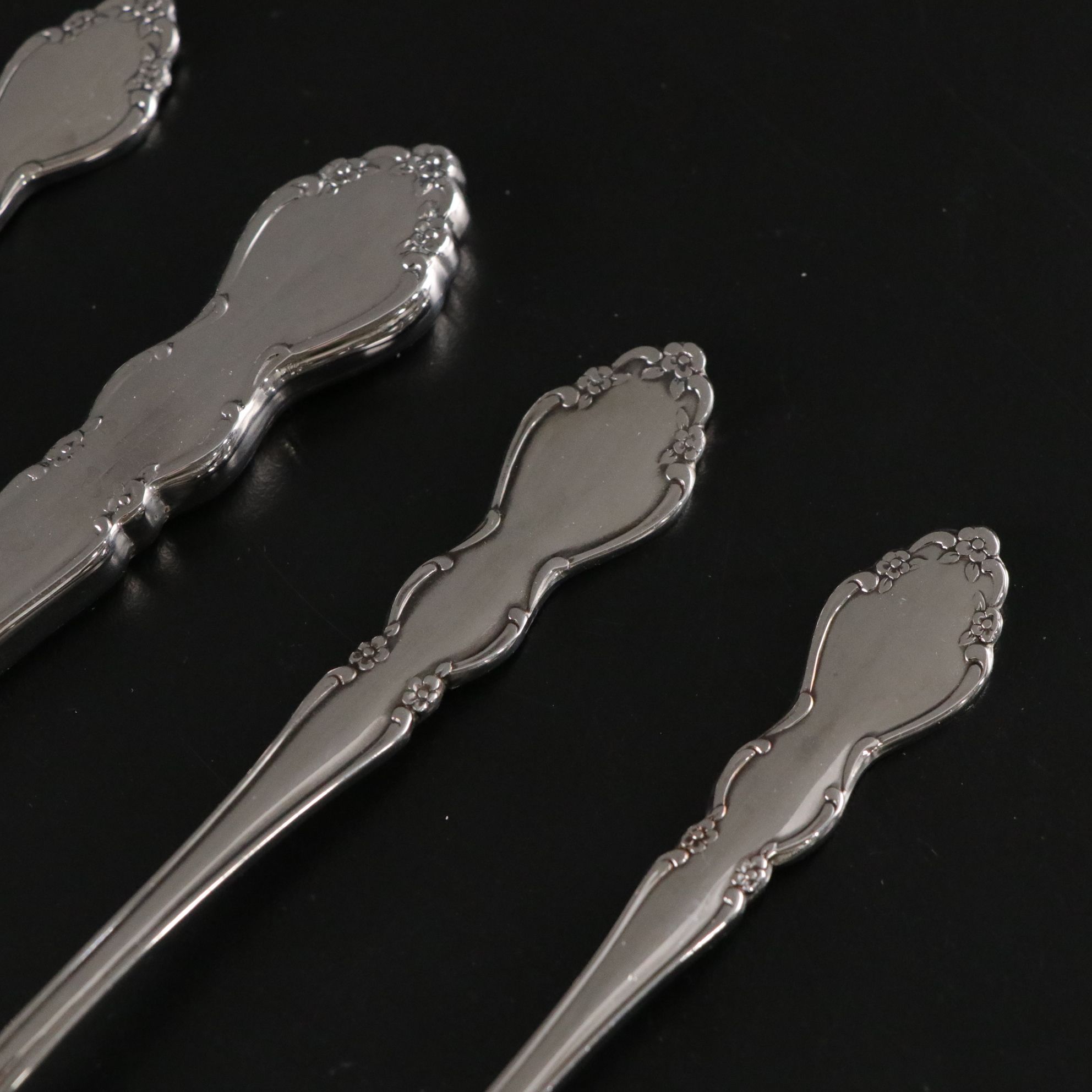 Oneida "Dover" Stainless Flatware Set with Case