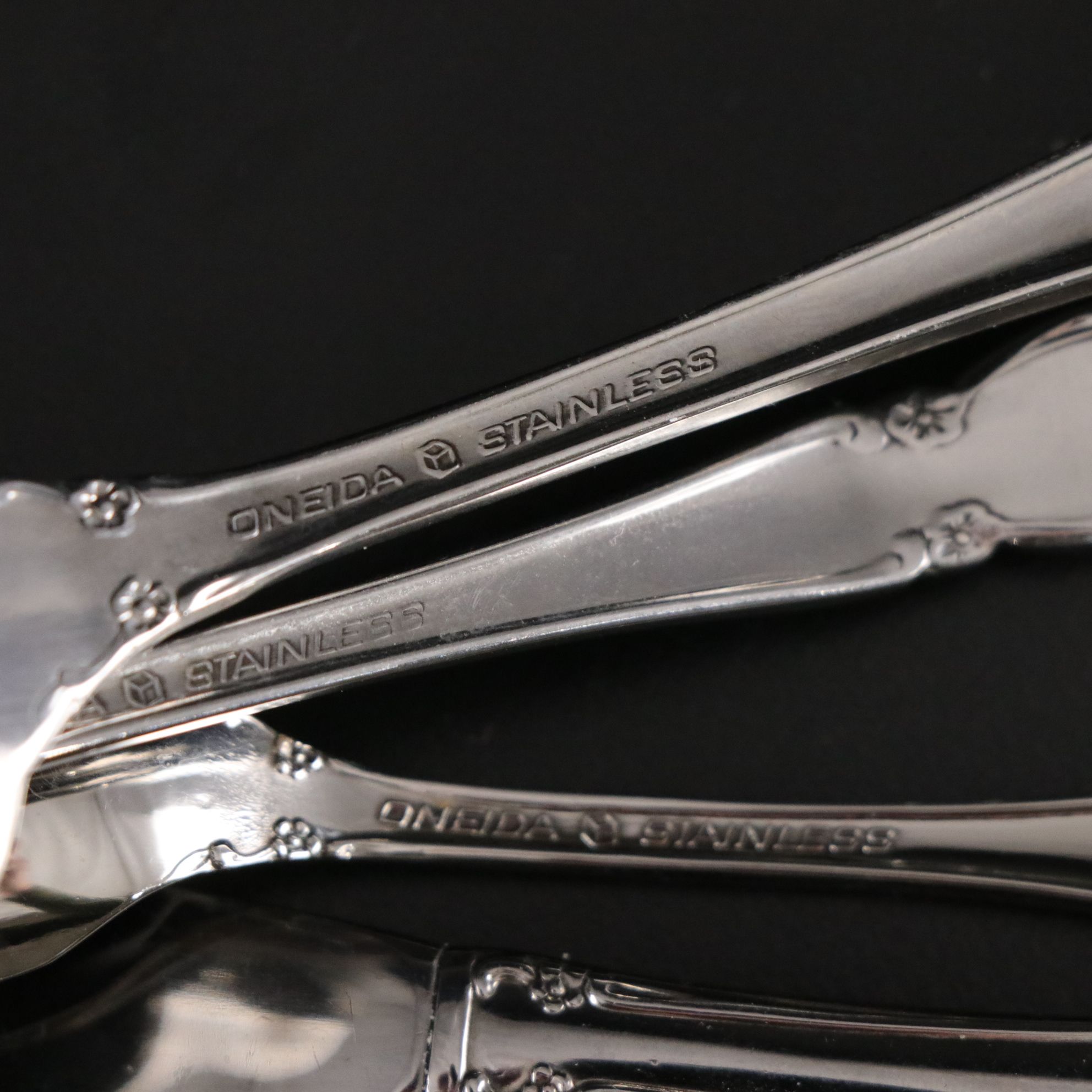 Oneida "Dover" Stainless Flatware Set with Case