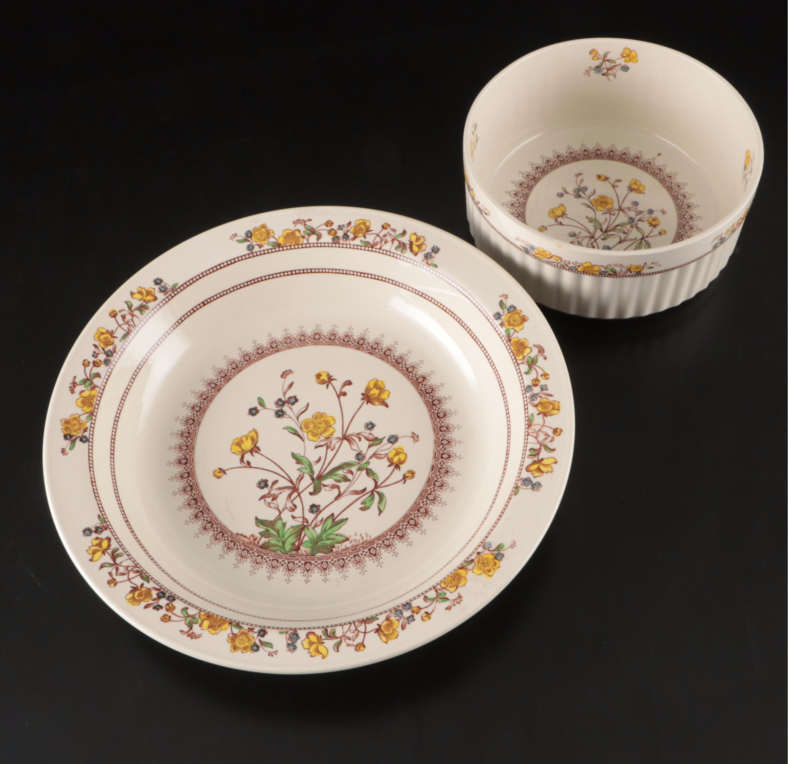Spode "Buttercup" Porcelain Dinnerware, Mid to Late 20th Century