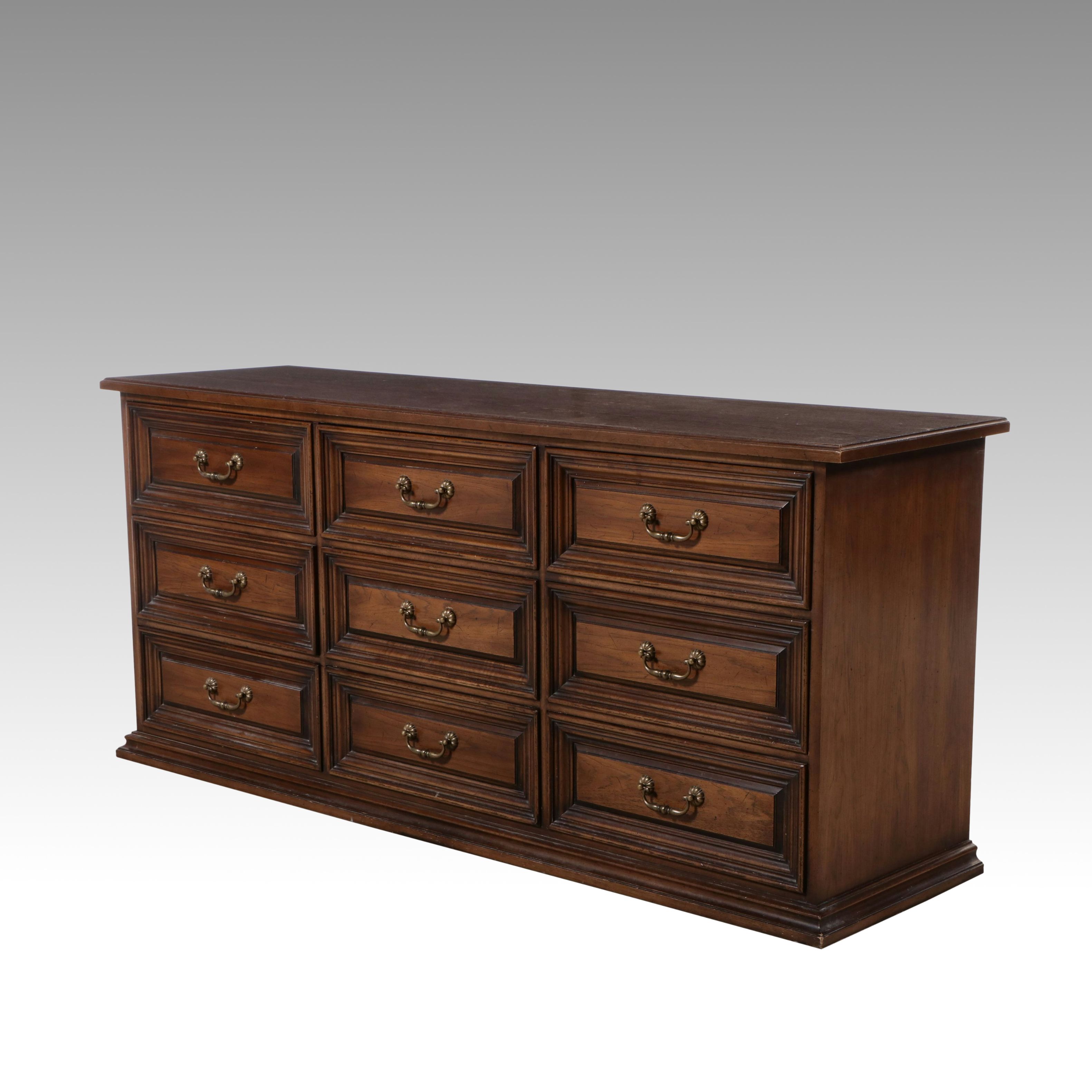 Henredon Walnut Dresser, Late 20th Century