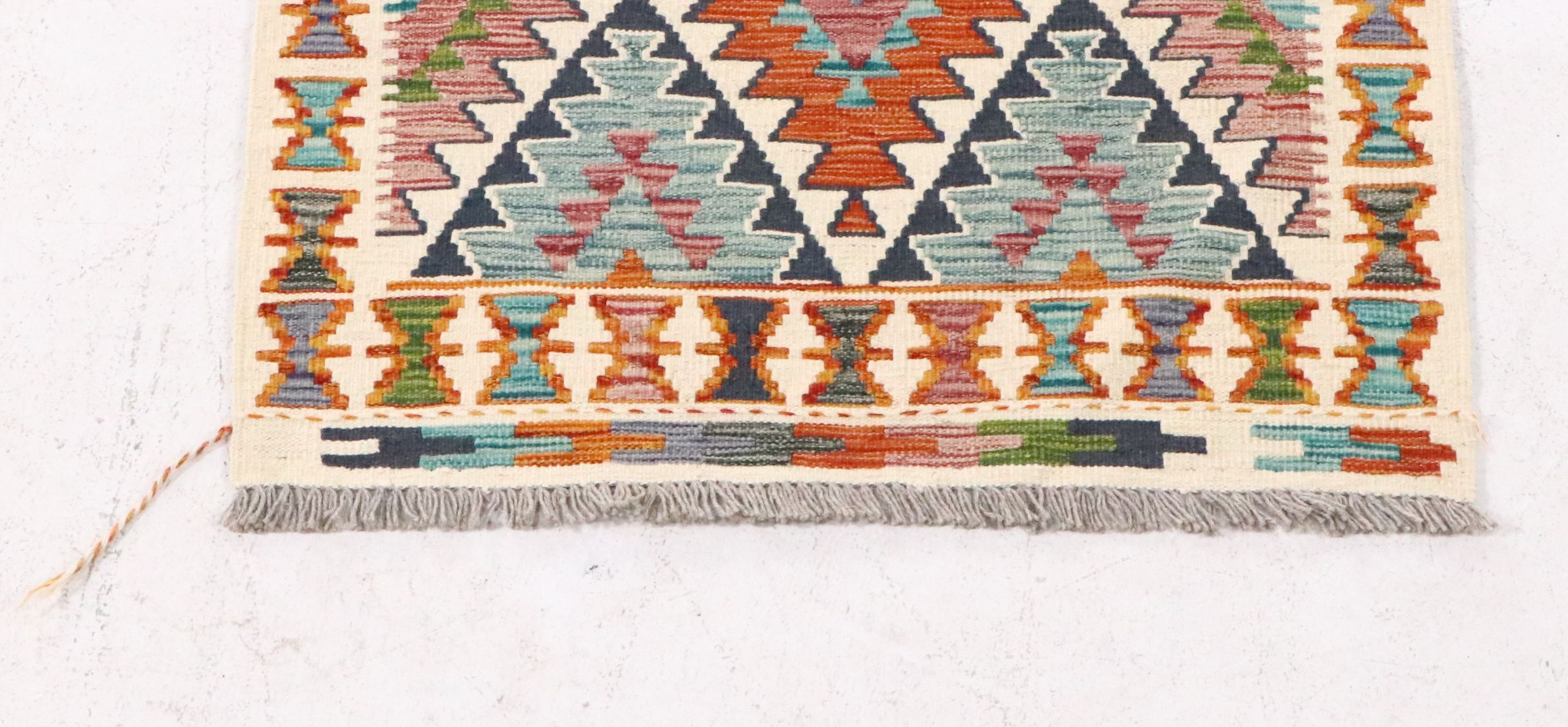 2'9 x 15'10 Handwoven Pakistani Kilim Carpet Runner