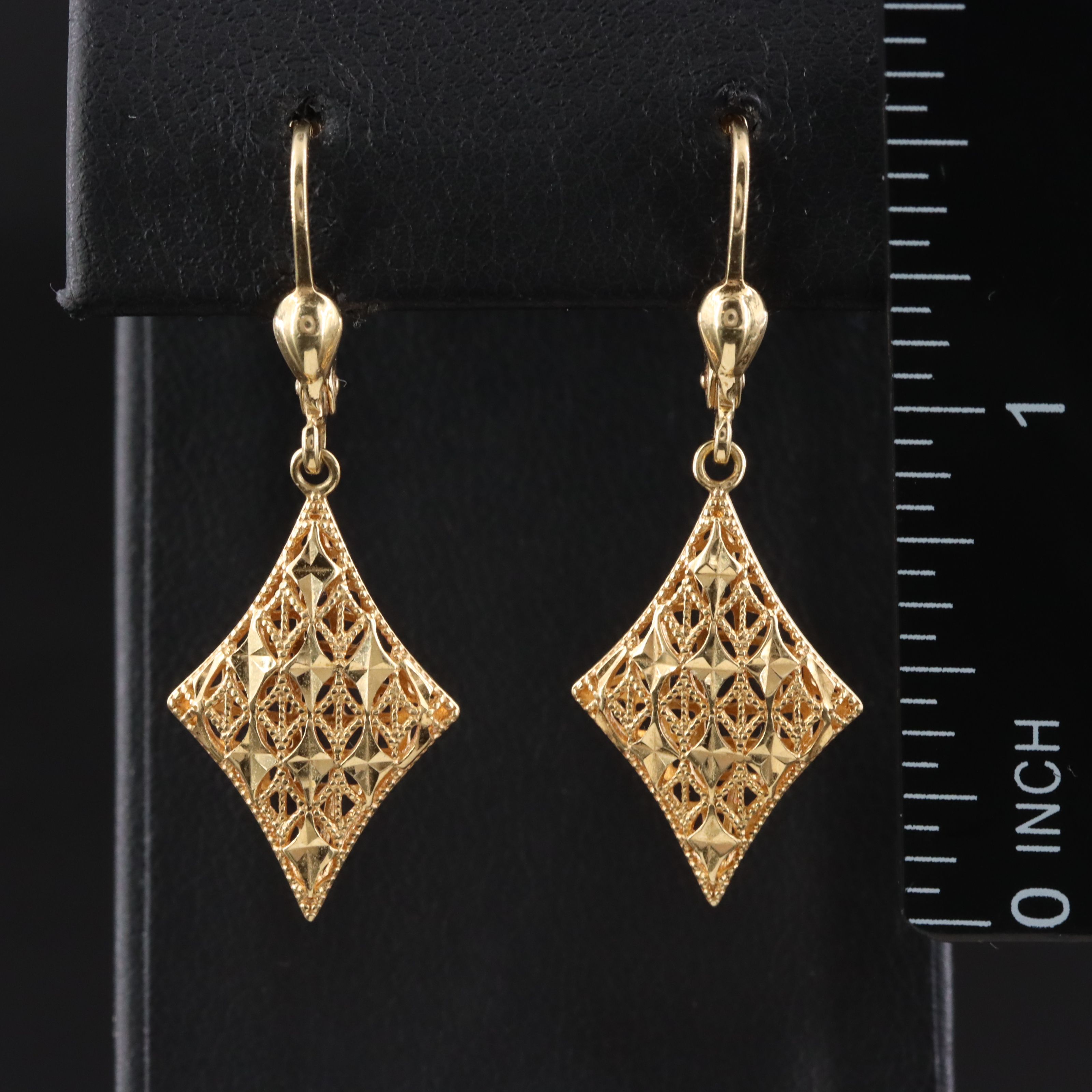 18K Diamond-Cut Style Earrings
