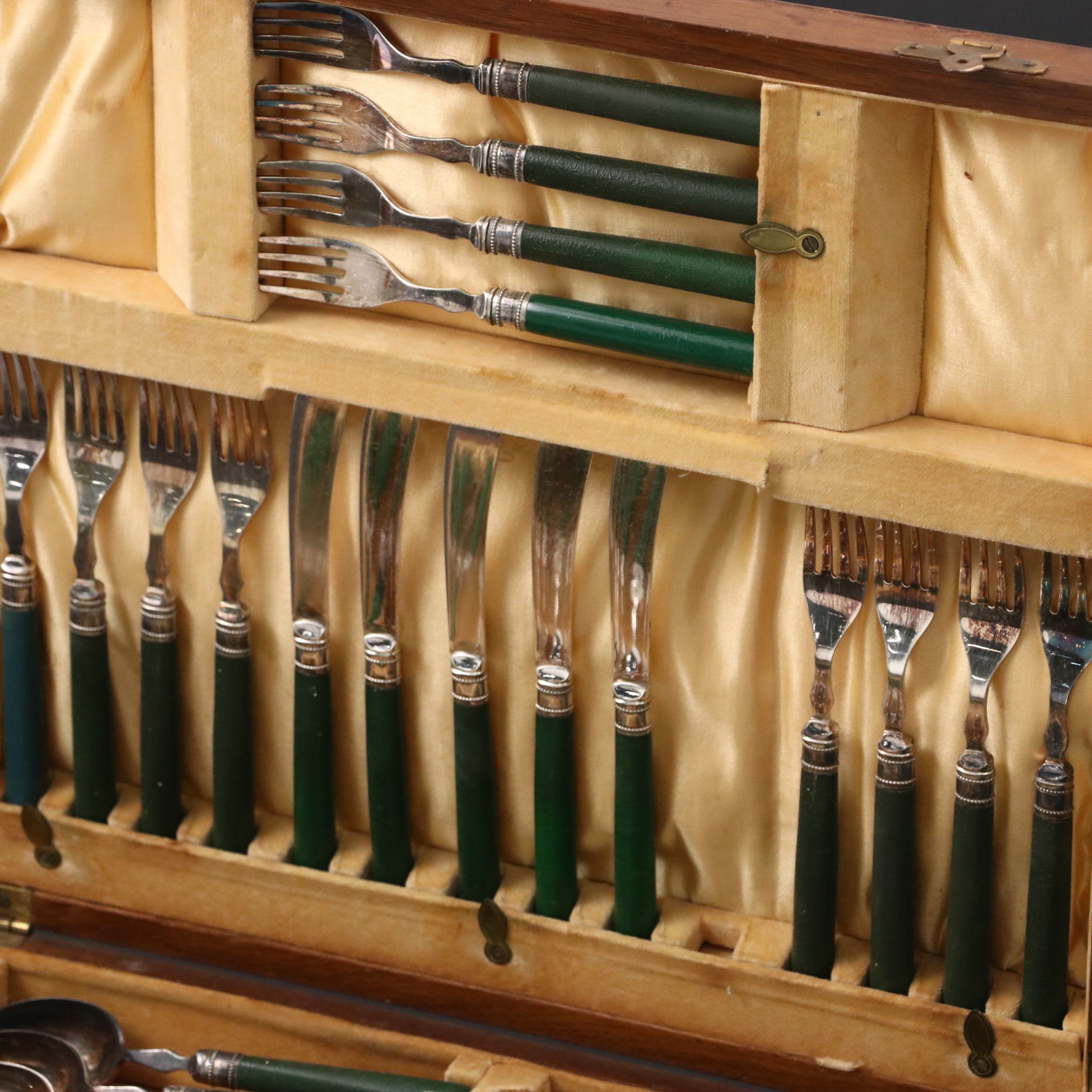 Freeman English Victorian Style Green Resin Handled Flatware In Presentation Box