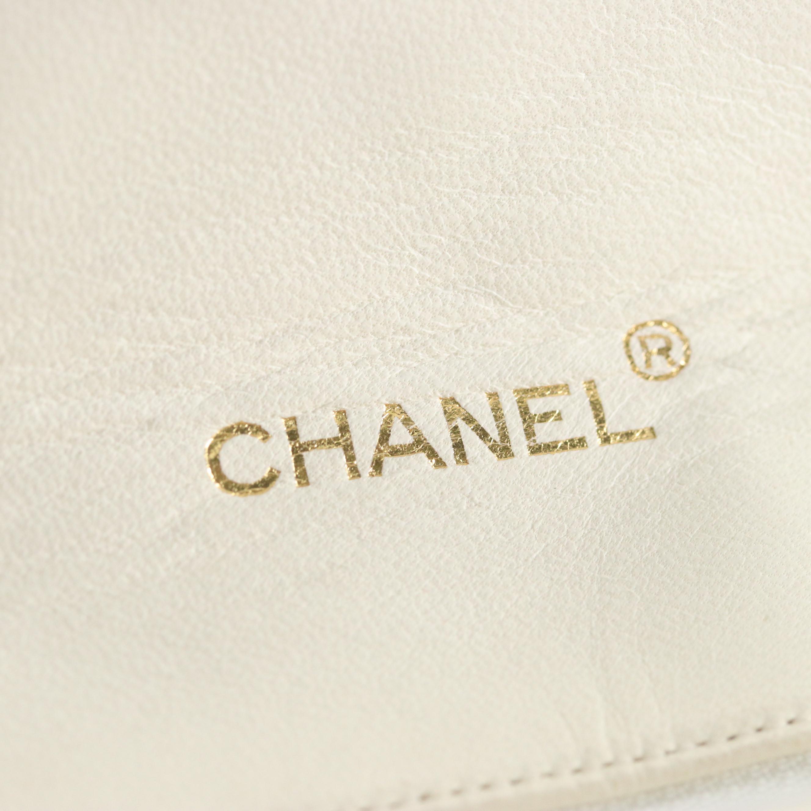 Vintage Chanel Flap Chain Strap Shoulder Bag in White Matelasse Leather