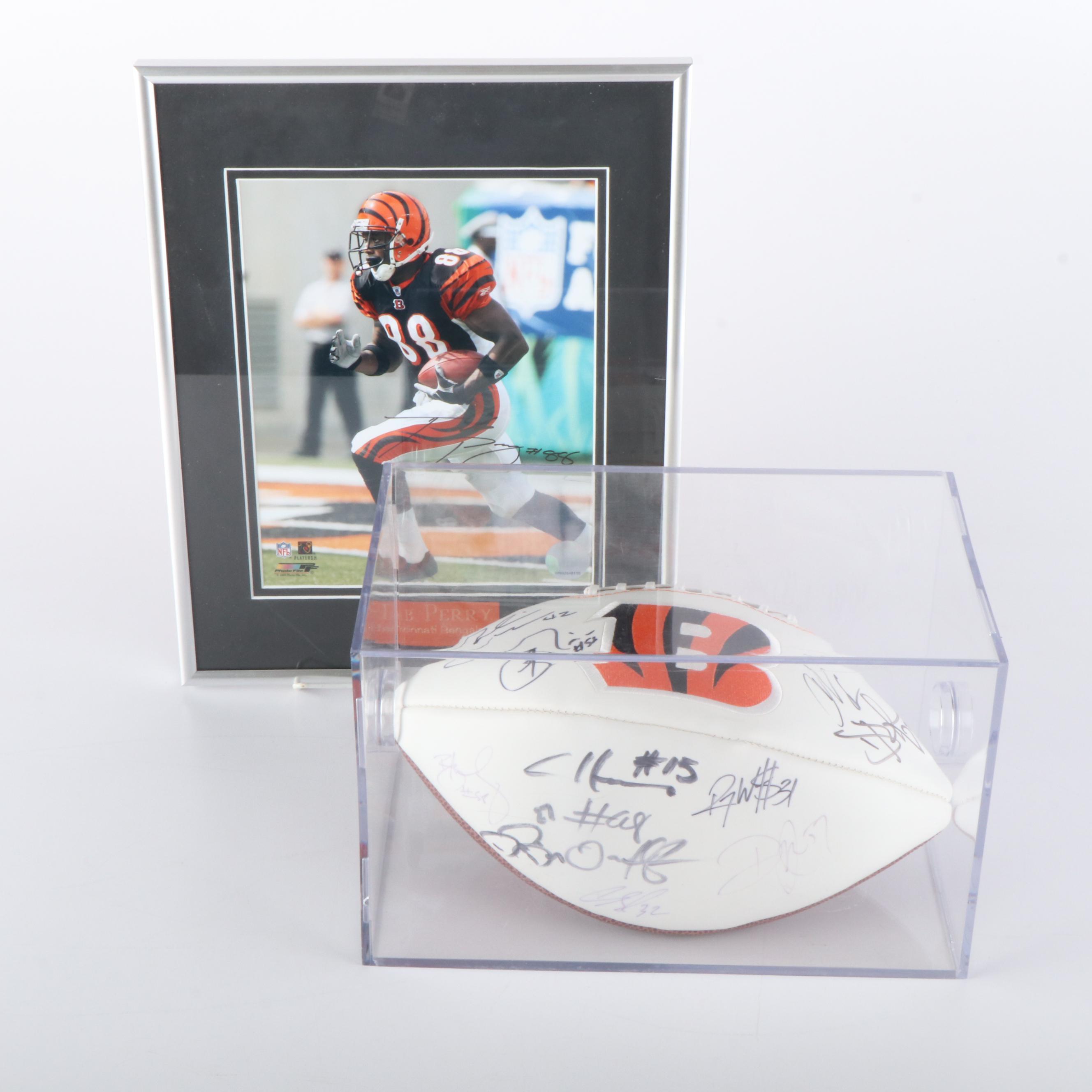 2009 Cincinnati Bengals Team Signed Football with Tab Perry Signed Display