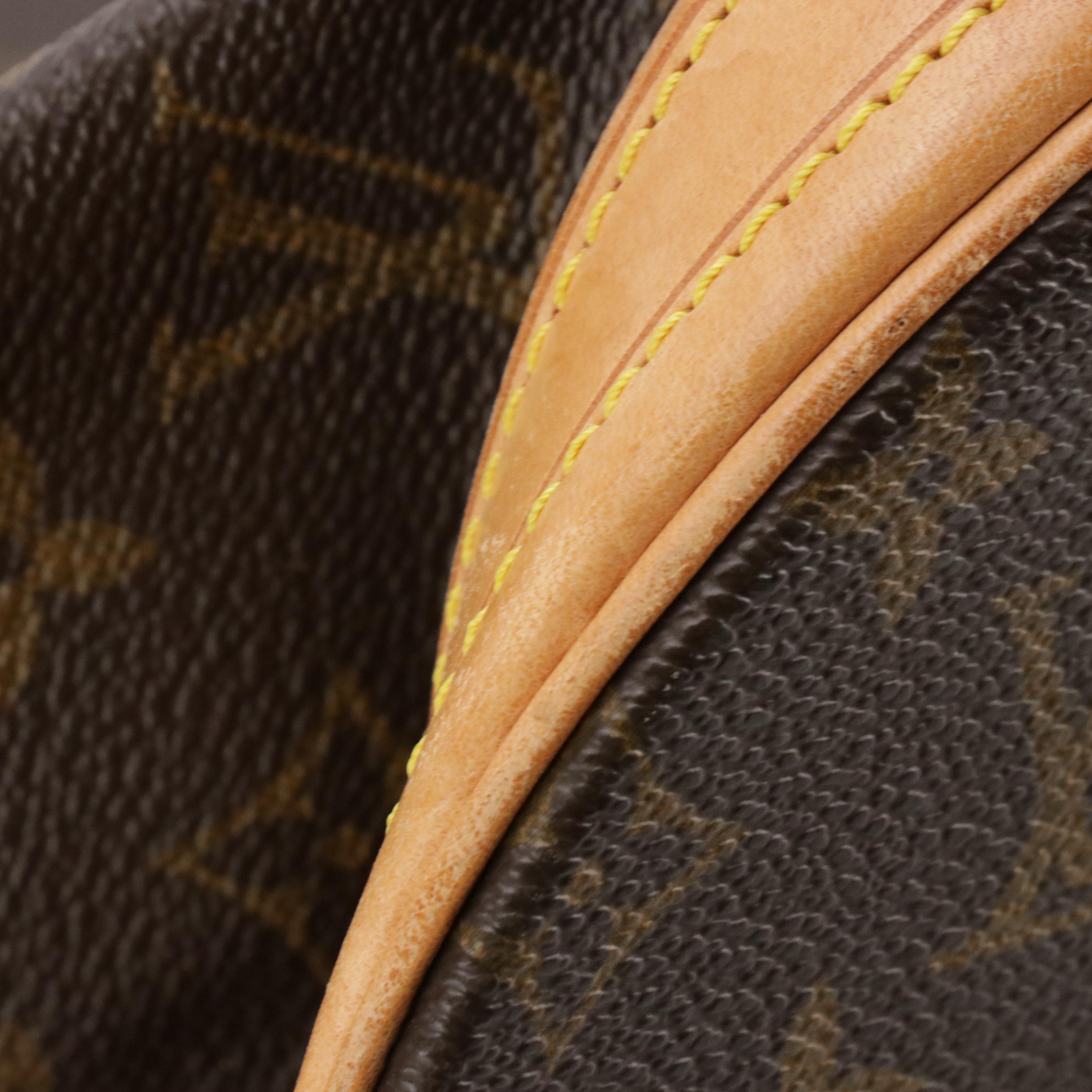 Louis Vuitton Bucket Bag GM with Pouch in Monogram Canvas and Vachetta Leather